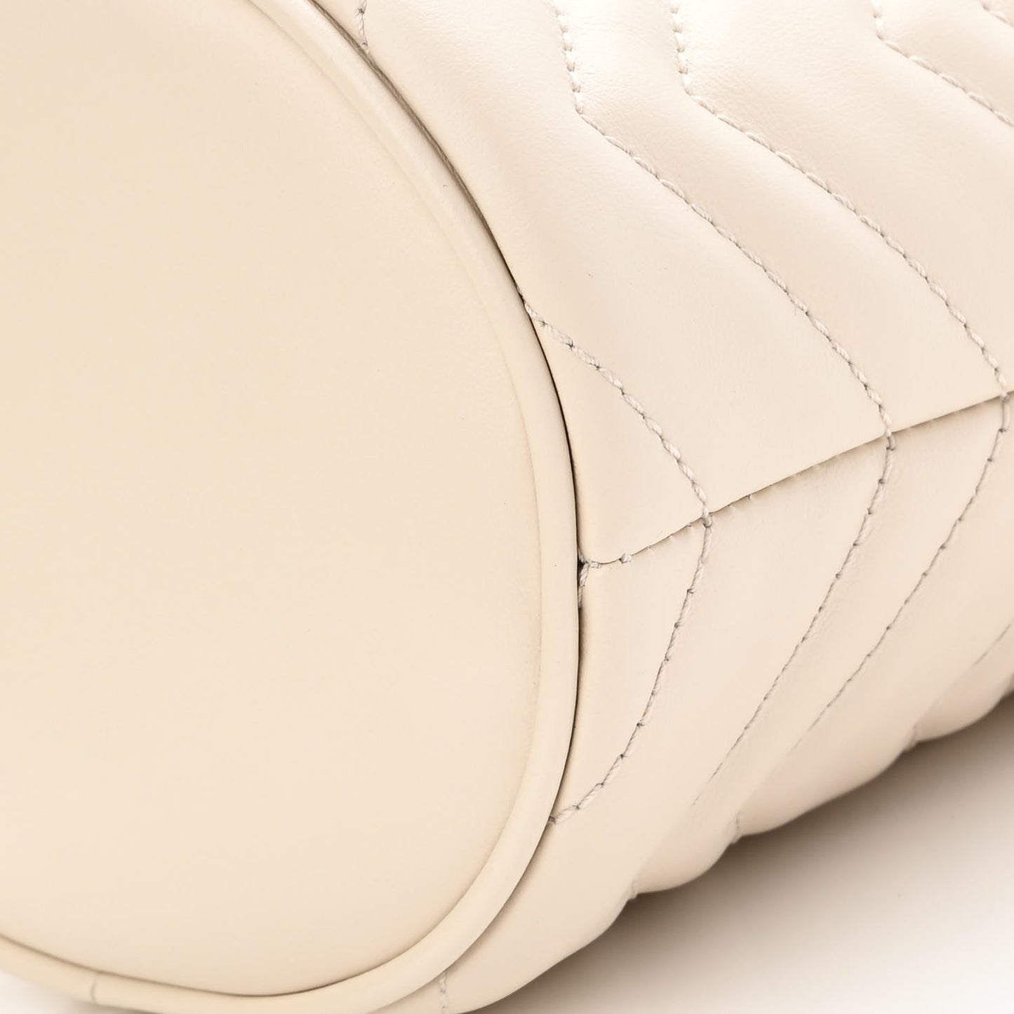 Calfskin Matelasse Mini GG Marmont 2.0 Bucket Bag White