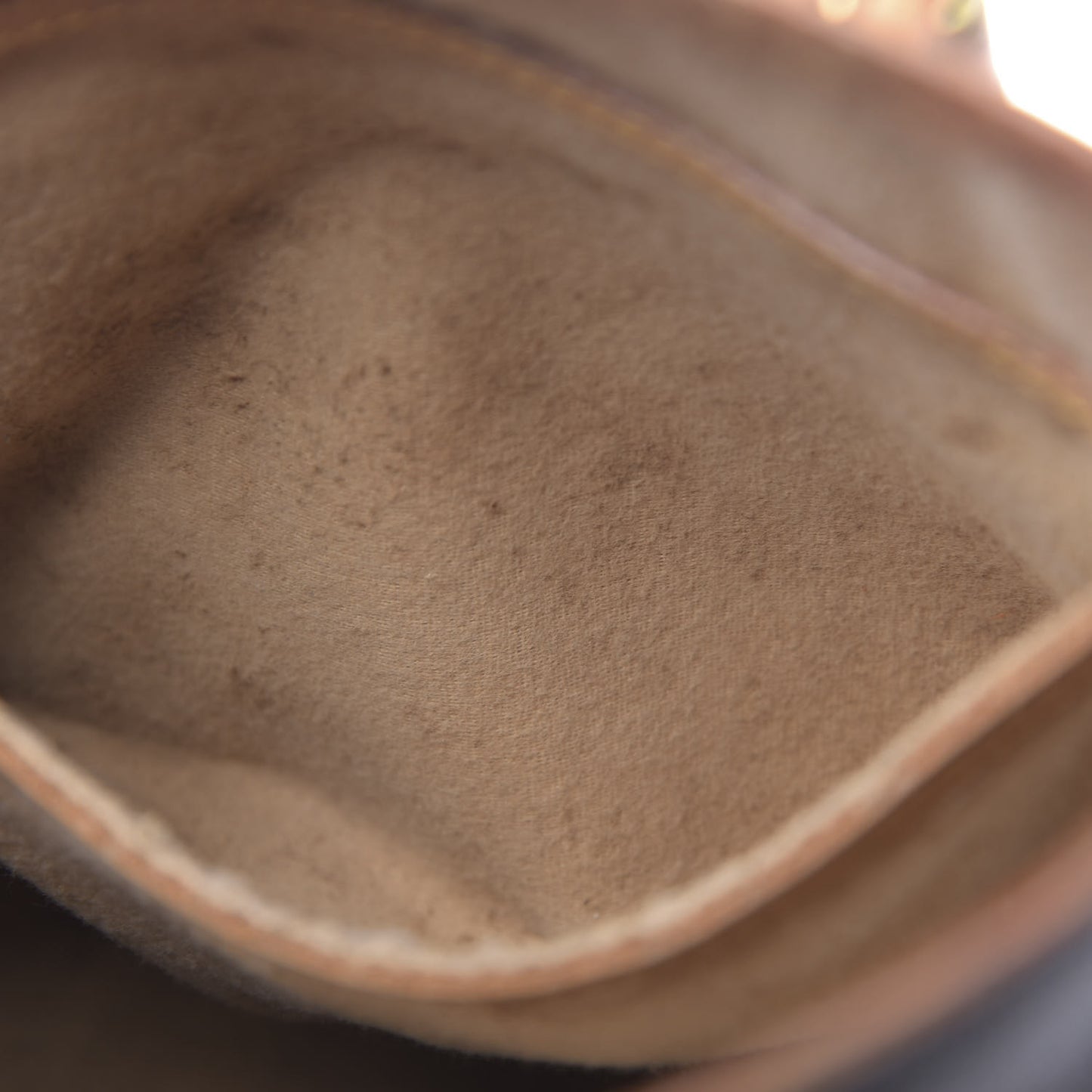 Monogram Petit Bucket 23