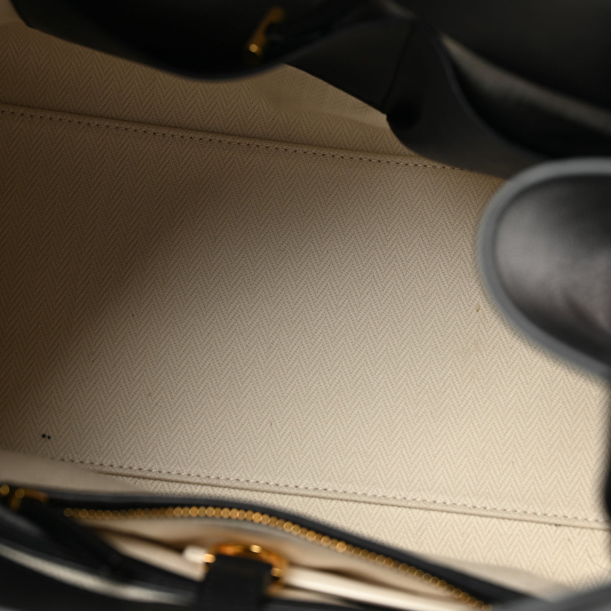 Polished Saddle Calfskin Soft Margaux 12 Black
