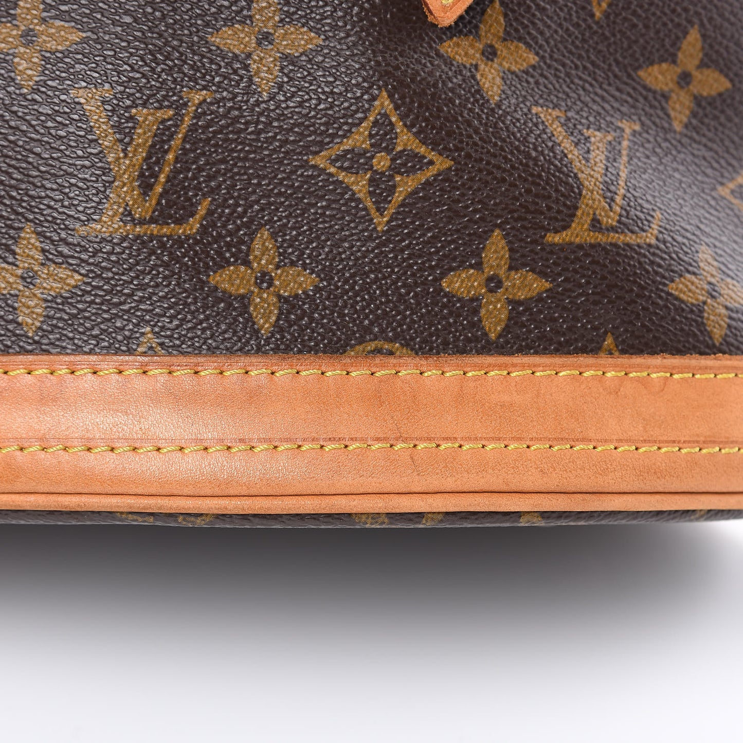 Monogram Petit Bucket 23