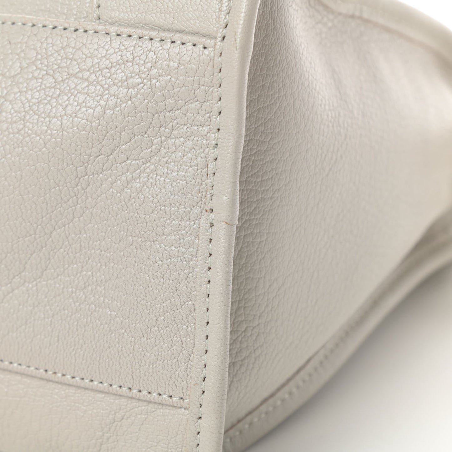 Chevre Gold Metallic Edge Hardware City Gris Nuage