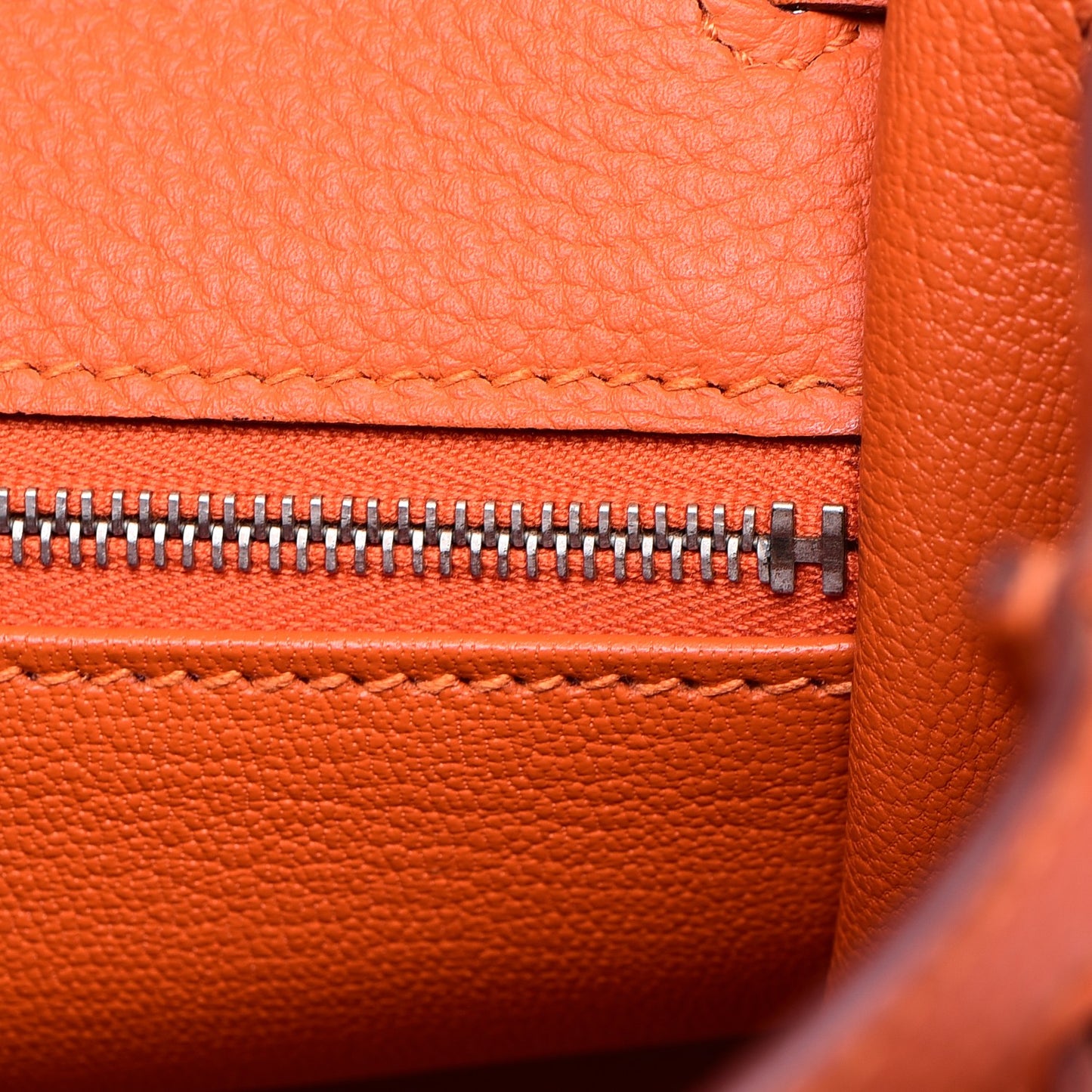 Togo Kelly Retourne 28 Feu