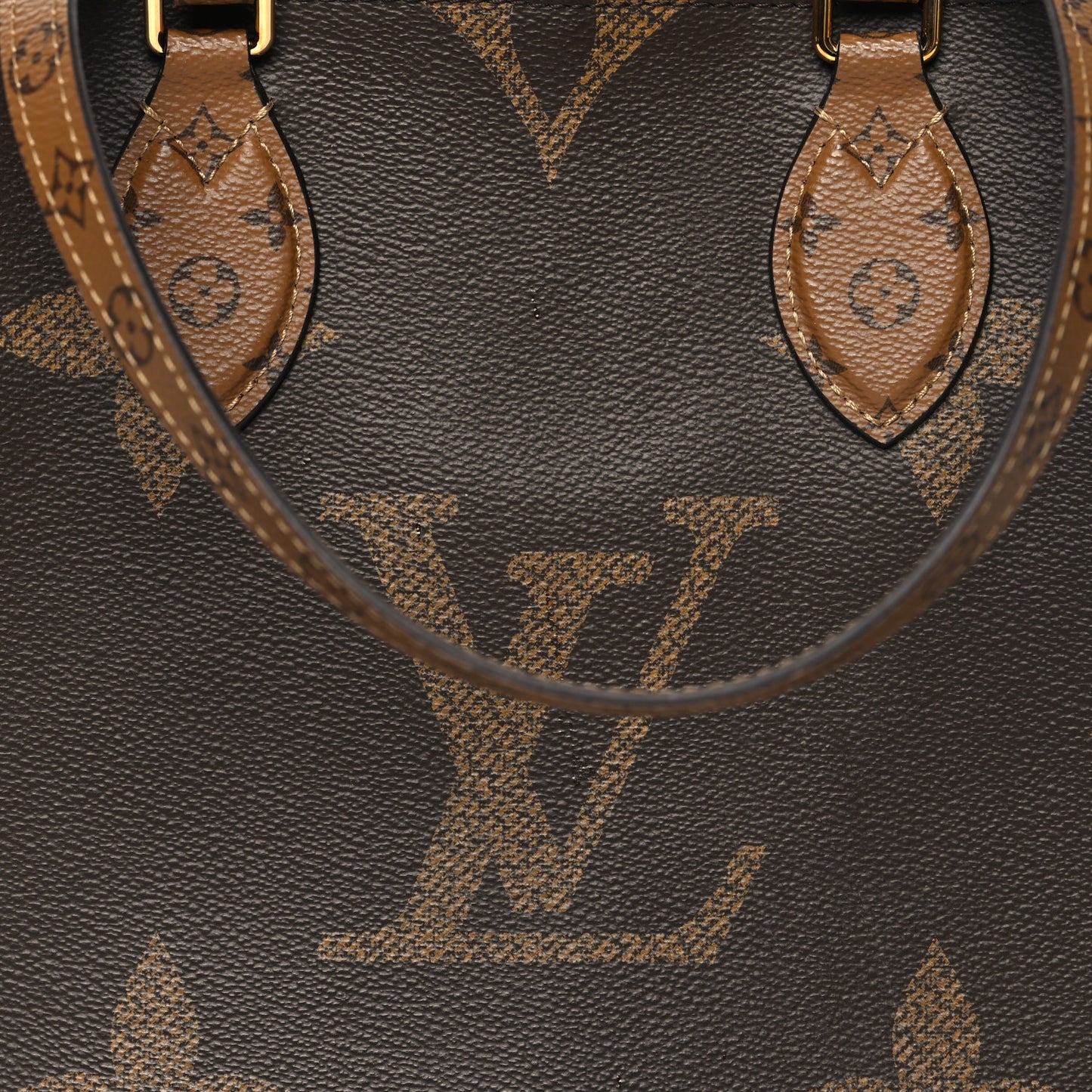 Reverse Monogram Giant Onthego MM
