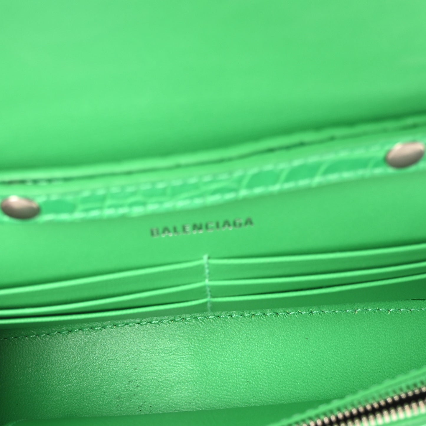 Shiny Calfskin Crocodile Embossed Hourglass Chain Bag Vivid Green