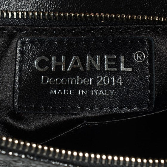 Iridescent Quilted Chain Clutch Black