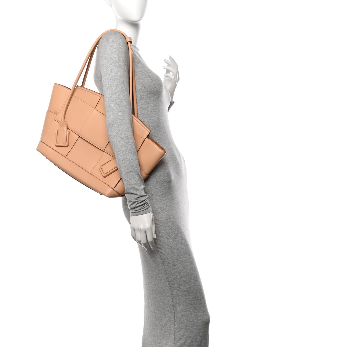 Calfskin Maxi Intrecciato Medium Arco Nude