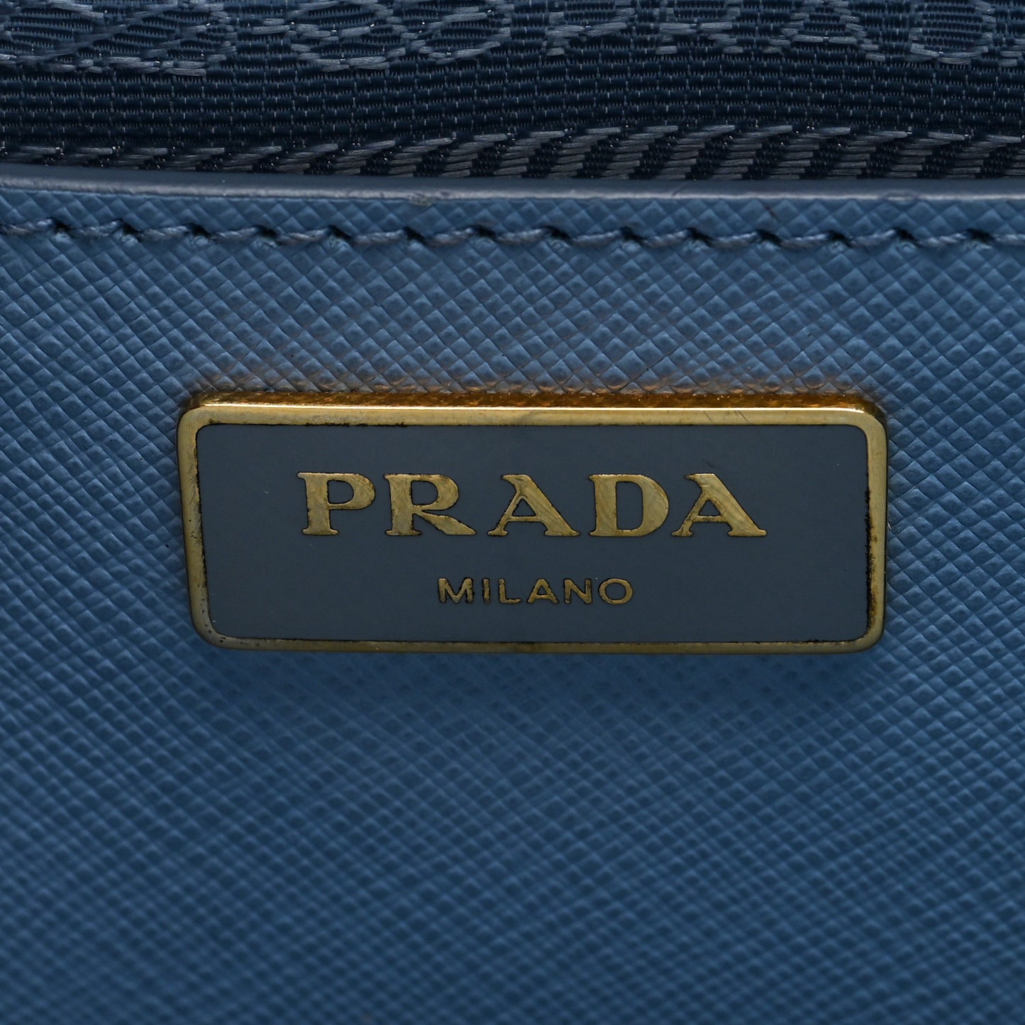 Saffiano Medium Galleria Double Zip Tote Aviazione