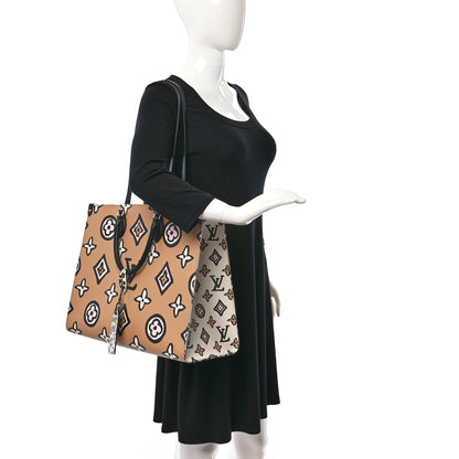 Louis Vuitton Monogram Giant Wild At Heart Onthego GM Arizona 2 of 8