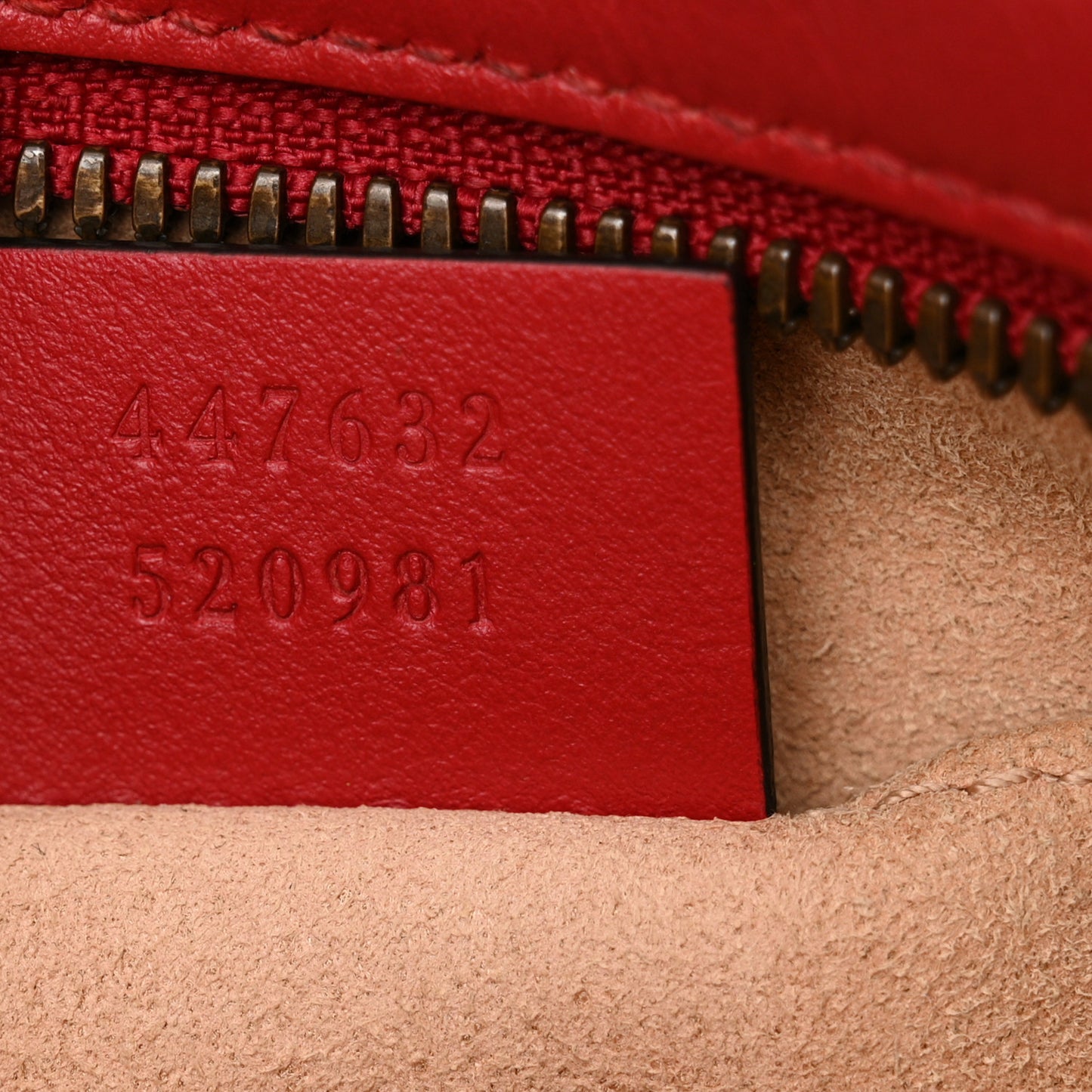 Calfskin Matelasse Small GG Marmont Chain Shoulder Bag Hibiscus Red