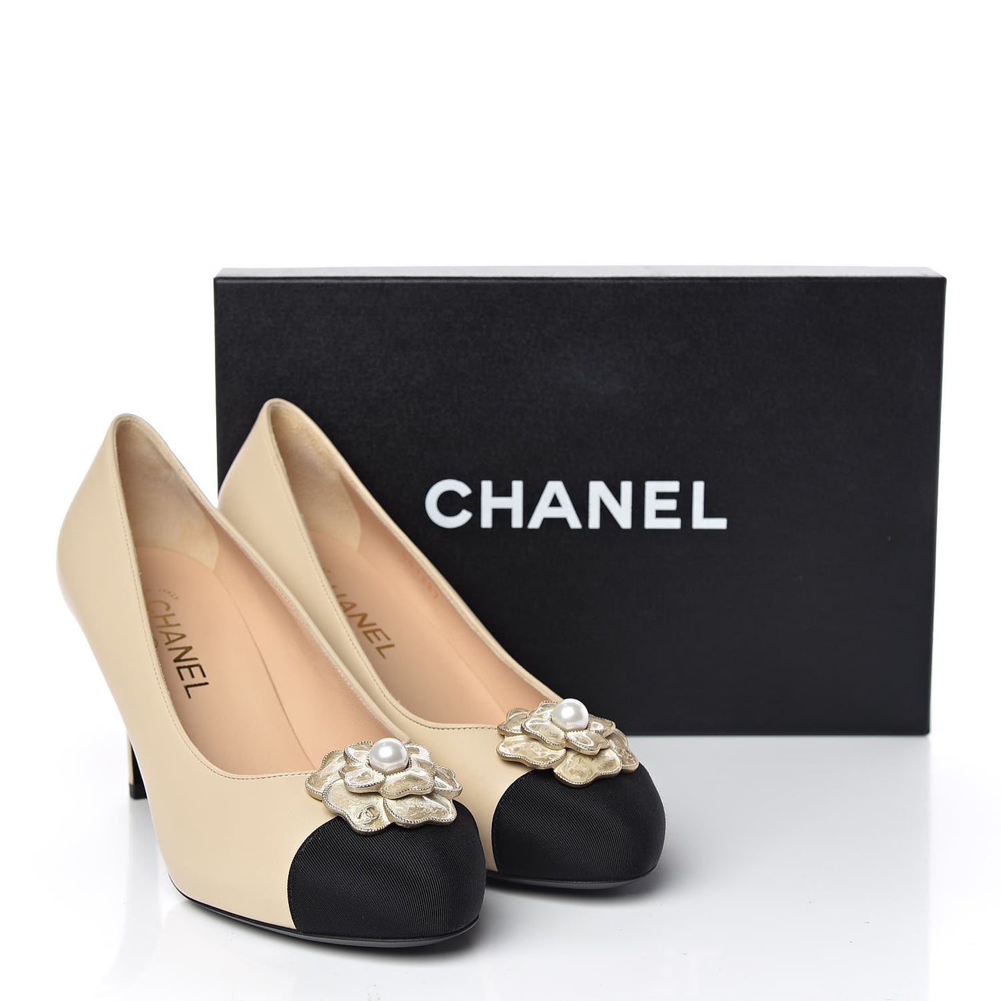 Calfskin Enamel Pearl Grosgrain Cap Toe Camellia Pumps 38.5 Black Beige