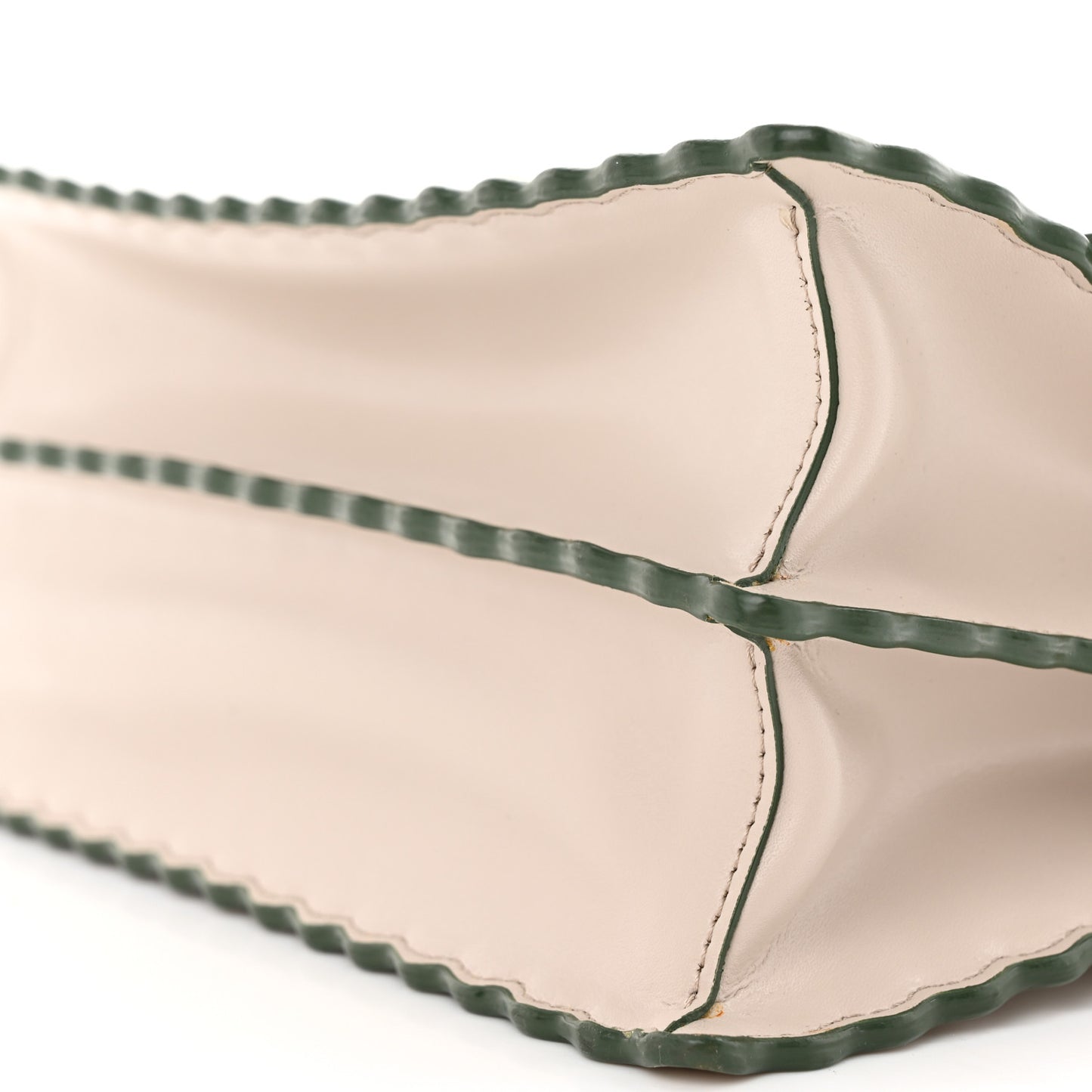 Vitello Liberty Scalloped Studded Kan I Shoulder Bag Grigio Polvere