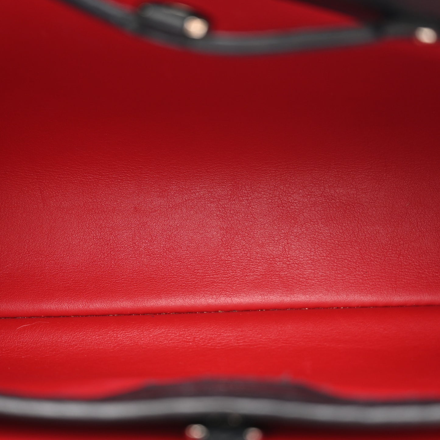 Taurillon Capucines MM Black Beige Red