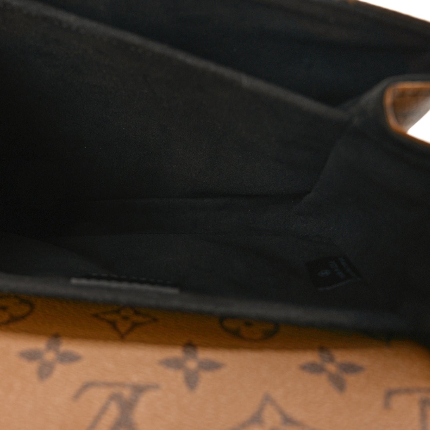 Reverse Monogram Pochette Metis