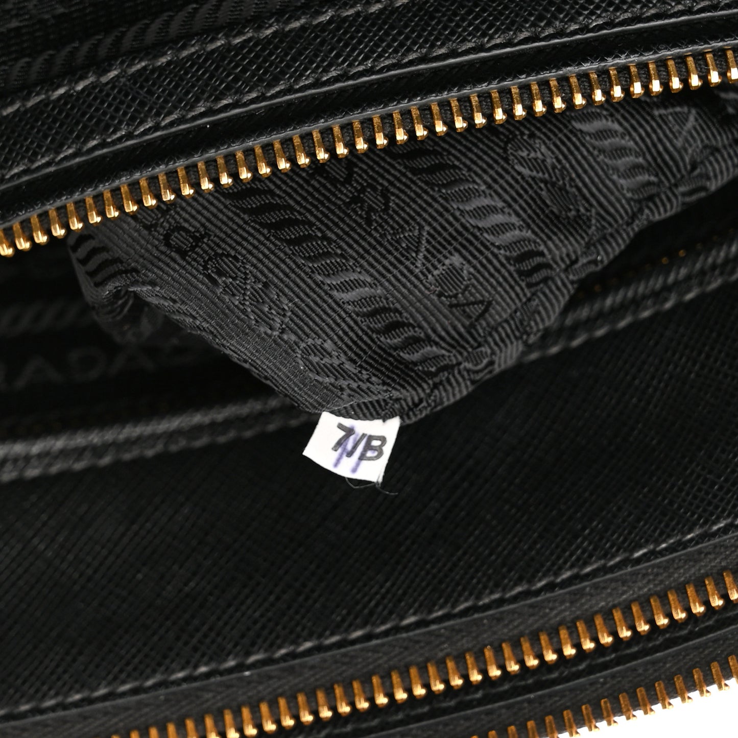 Saffiano Medium Galleria Double Zip Tote Black