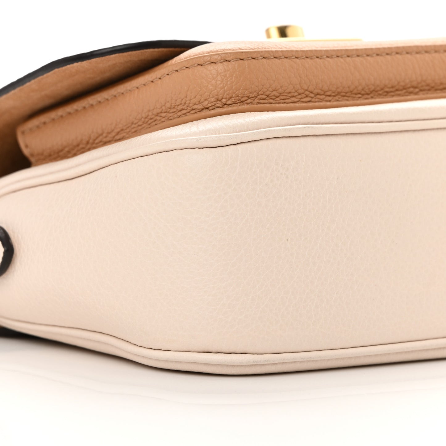 Grained Calfskin Lockme Tender Quartz