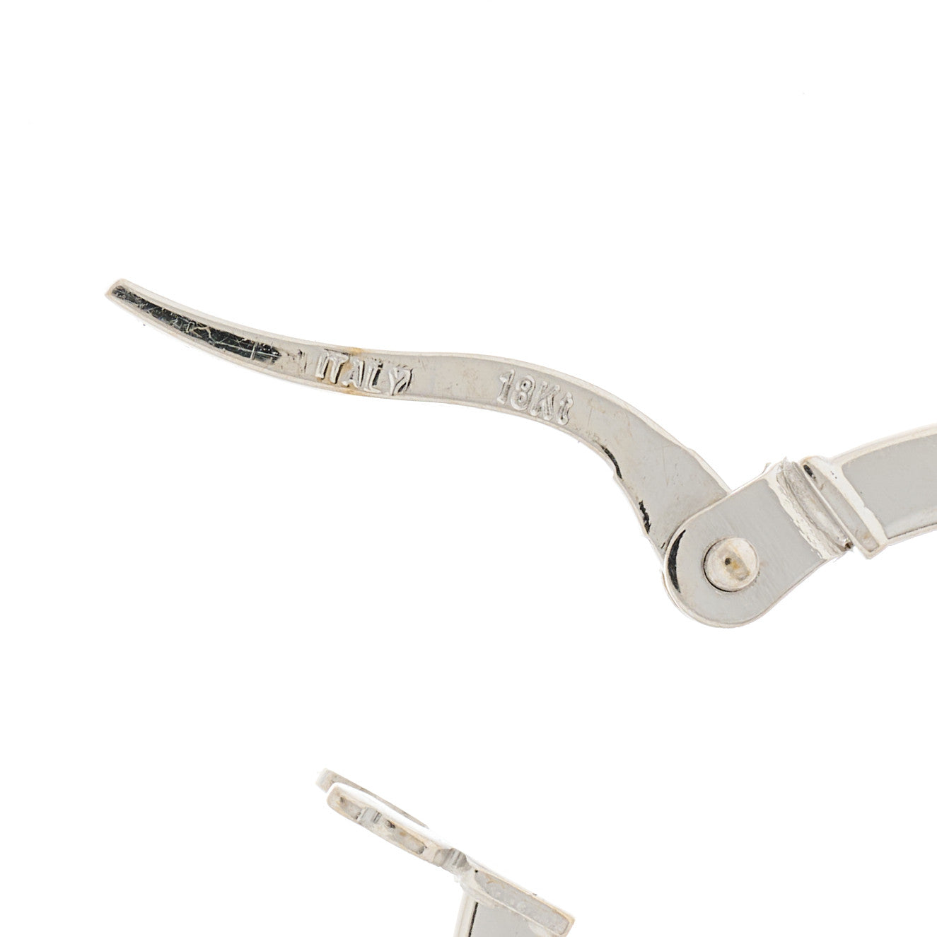 18K White Gold Oval Hoop Earrings