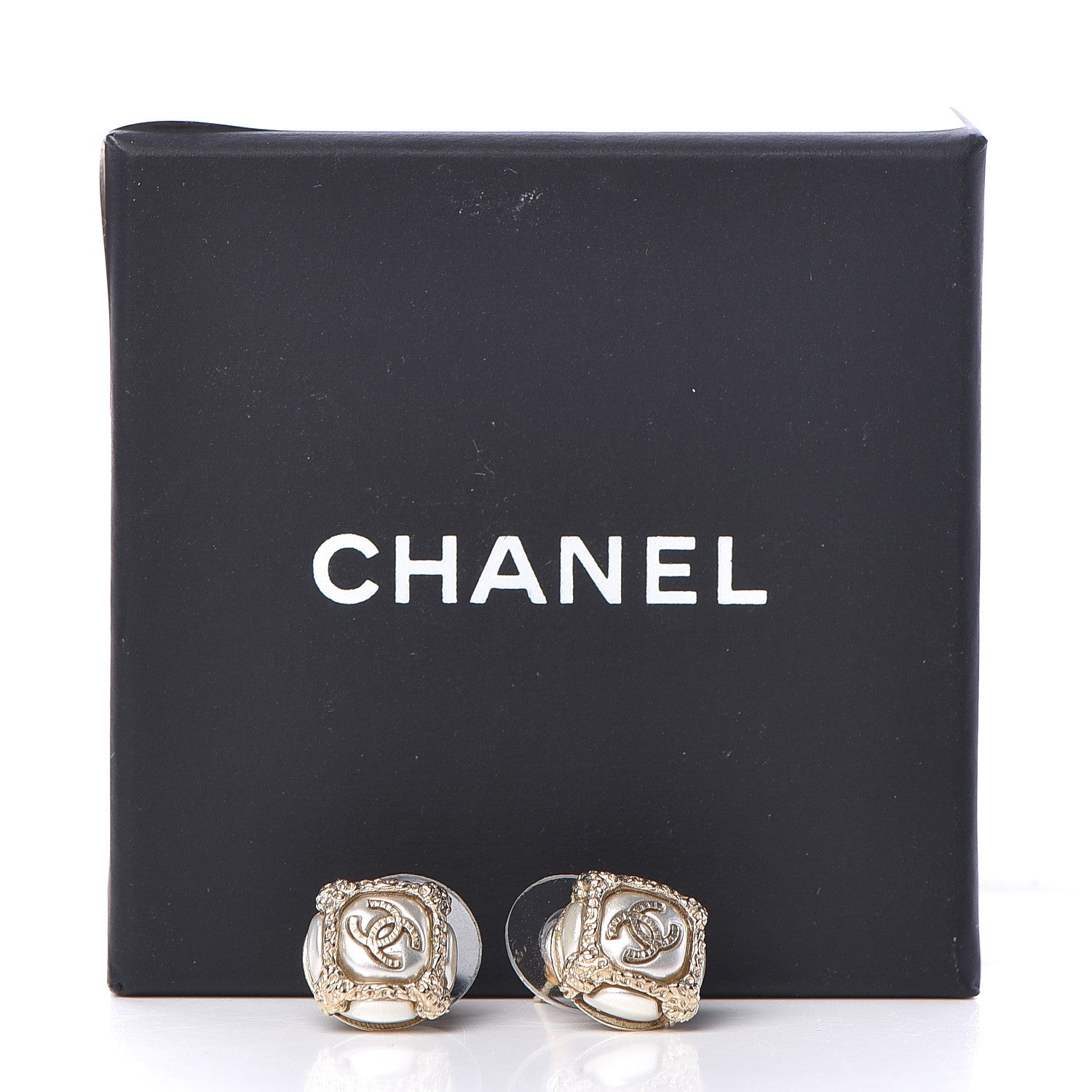 Chanel Pearl CC Earrings Gold 5 of 5