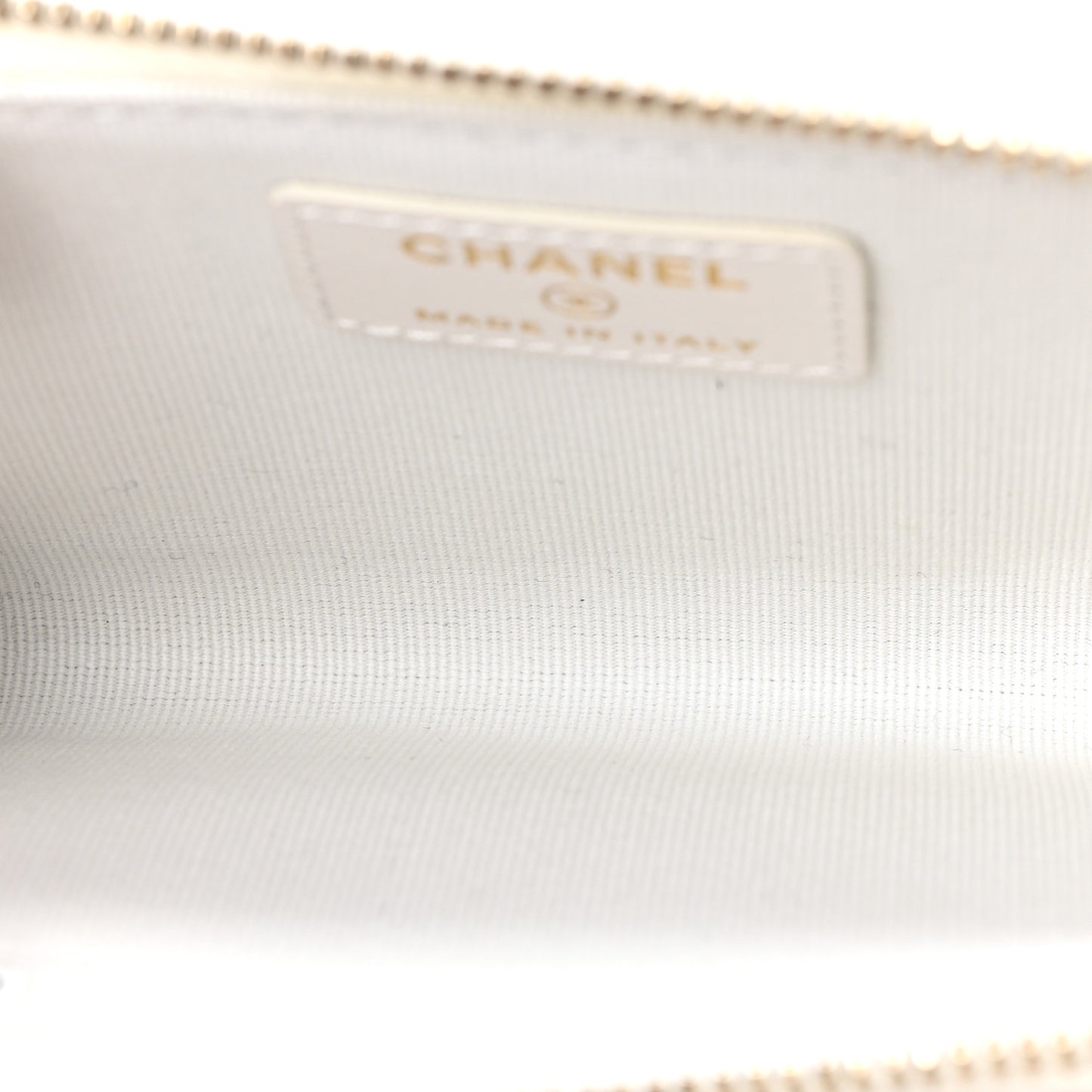 Caviar Quilted CC Zip Around Card Holder White