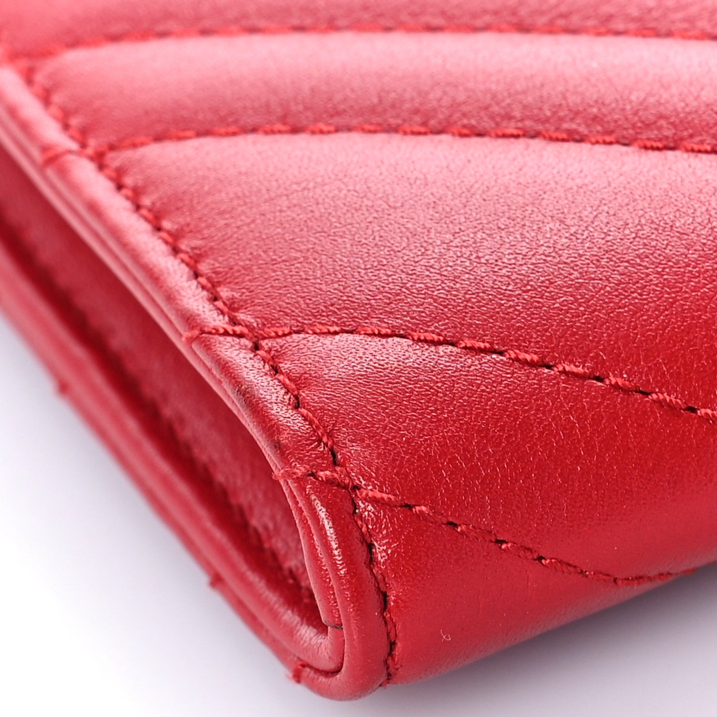 Calfskin Matelasse Mini GG Marmont Chain Wallet Hibiscus Red