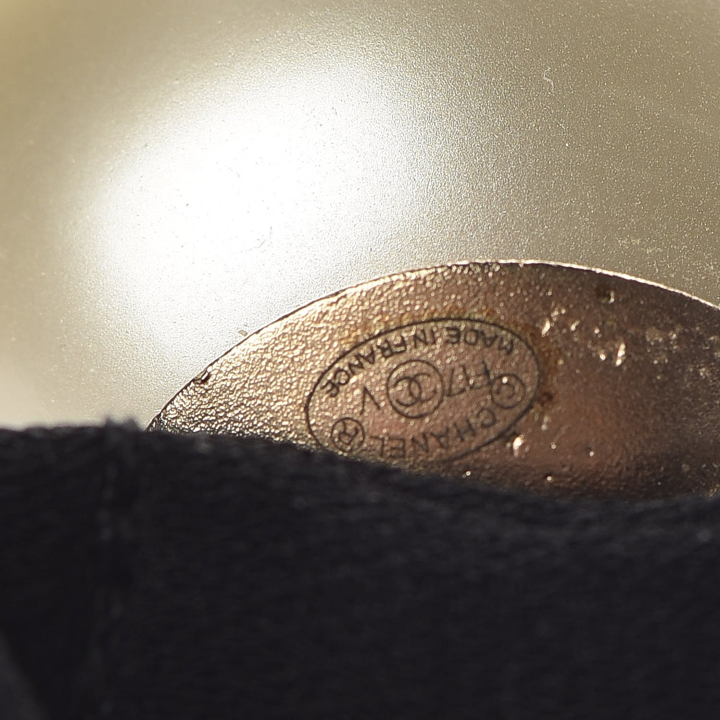 Pearl CC Hair Tie Black Gold Pearly White