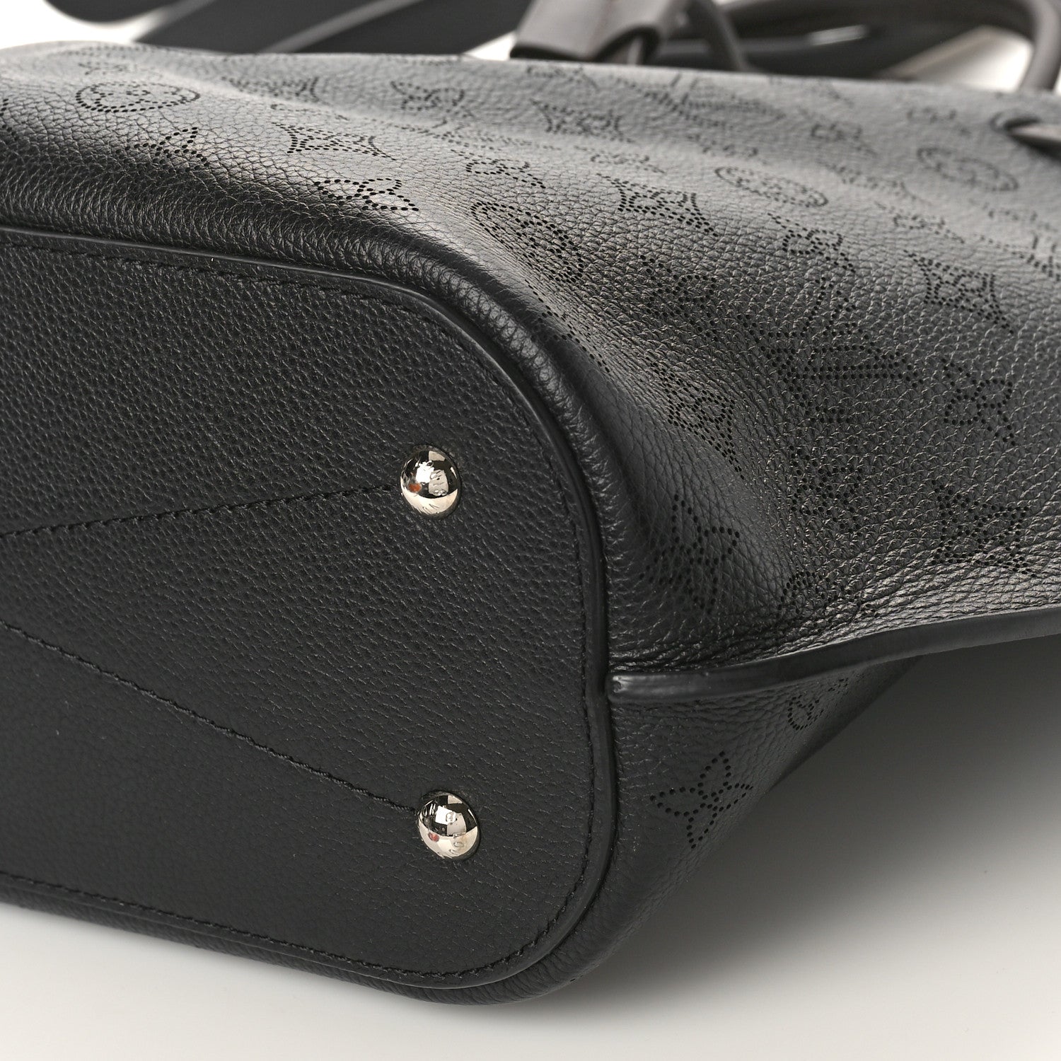 Louis Vuitton Mahina Girolata Gris Souris 9 of 10
