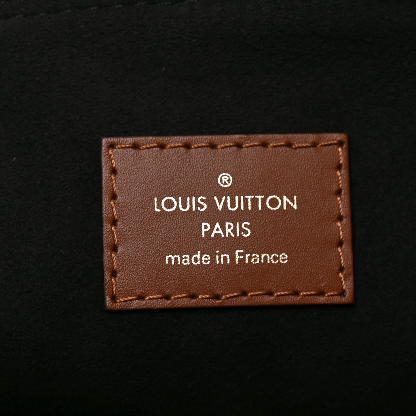 Monogram V Tote MM Black