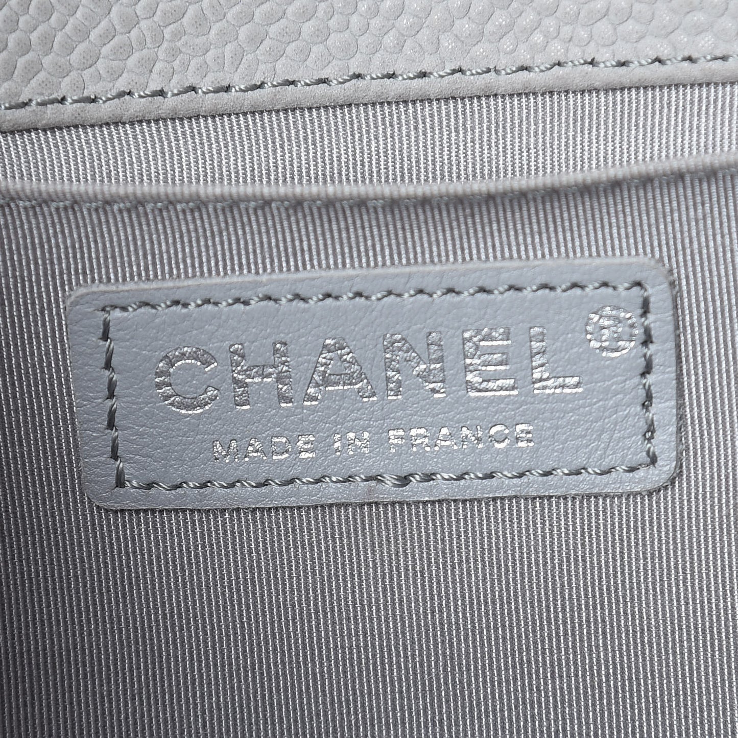 Iridescent Caviar Quilted Medium Boy Flap Light Grey