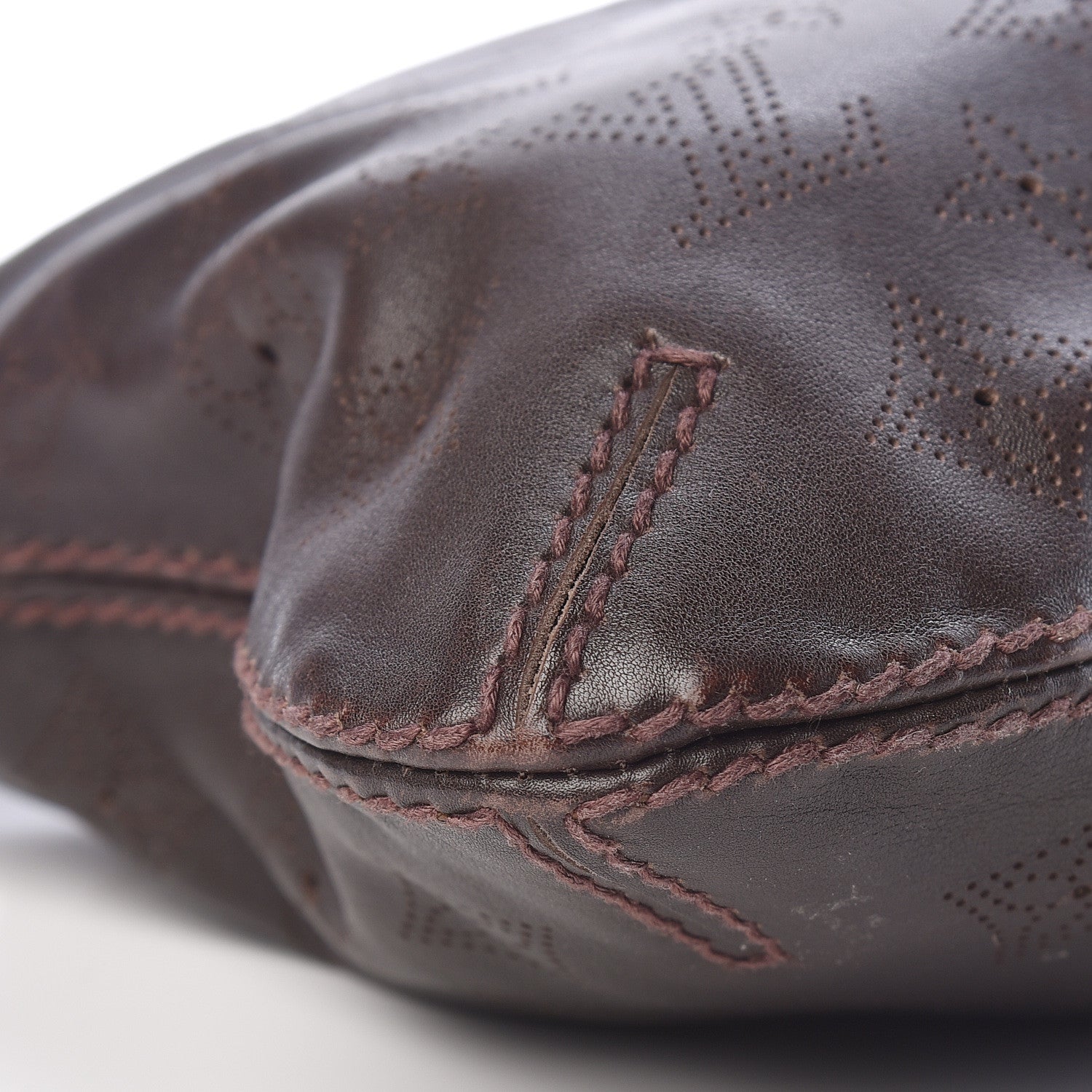 Louis Vuitton Mahina Onatah Pochette Moka 9 of 10