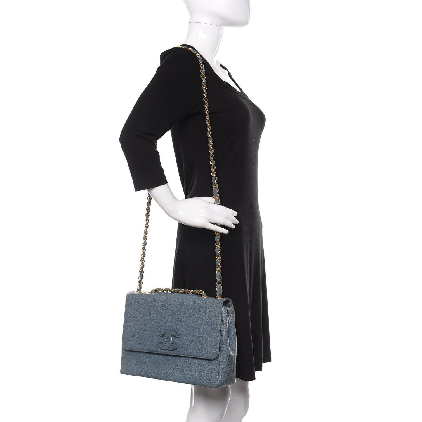Caviar Diagonal Quilted Jumbo Single Flap Blue