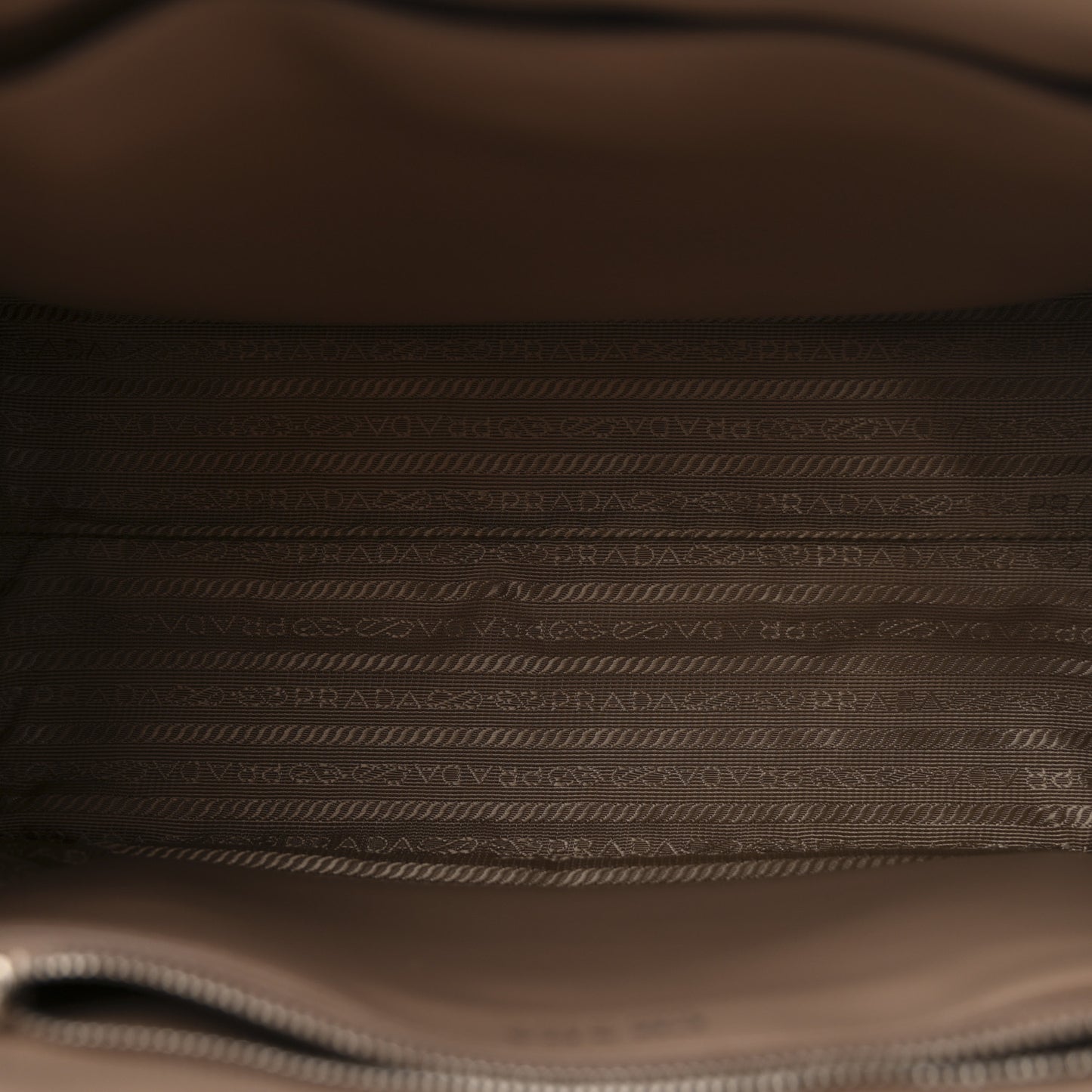 Soft Calfskin Impunture Diagramme Tote Cipria