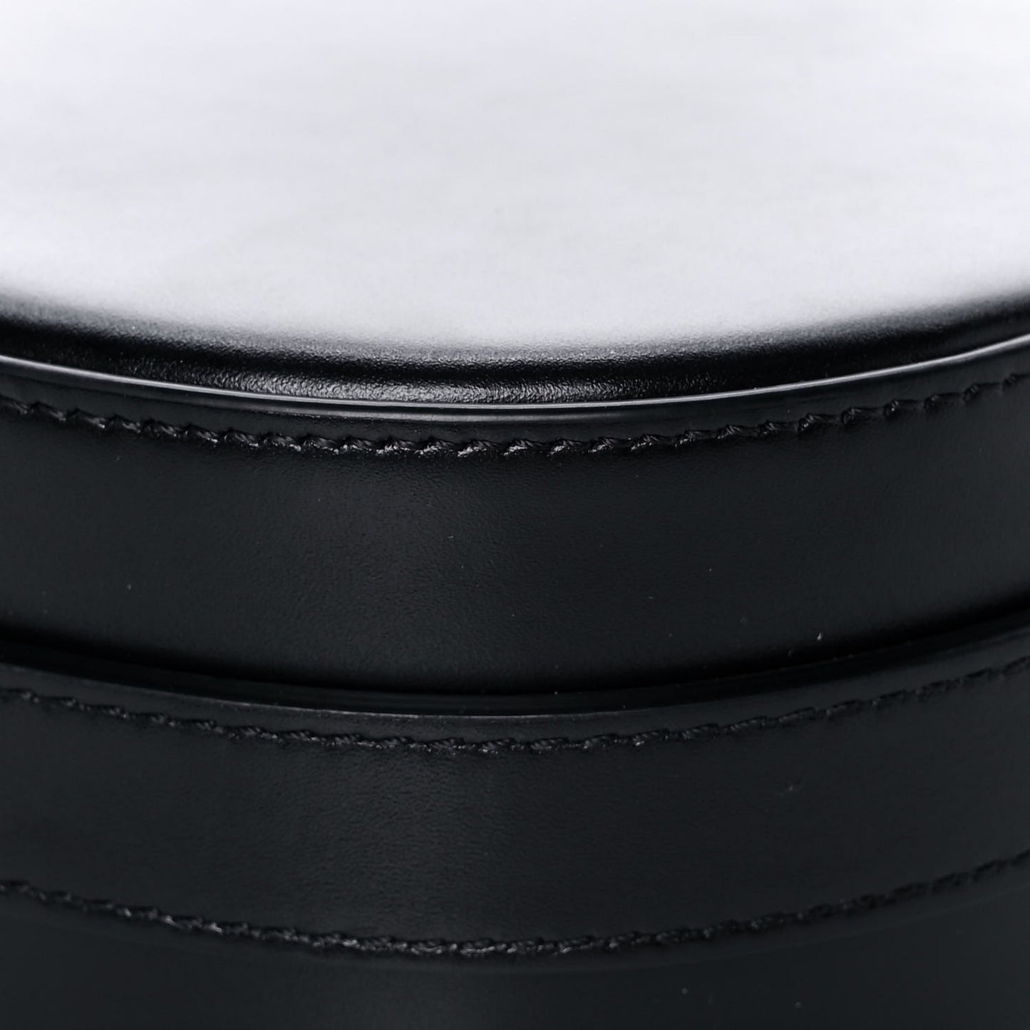 Shiny Calfskin Medium Maillon Triomphe Black