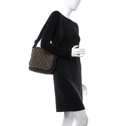 Louis Vuitton Monogram Macassar District PM 2 of 11