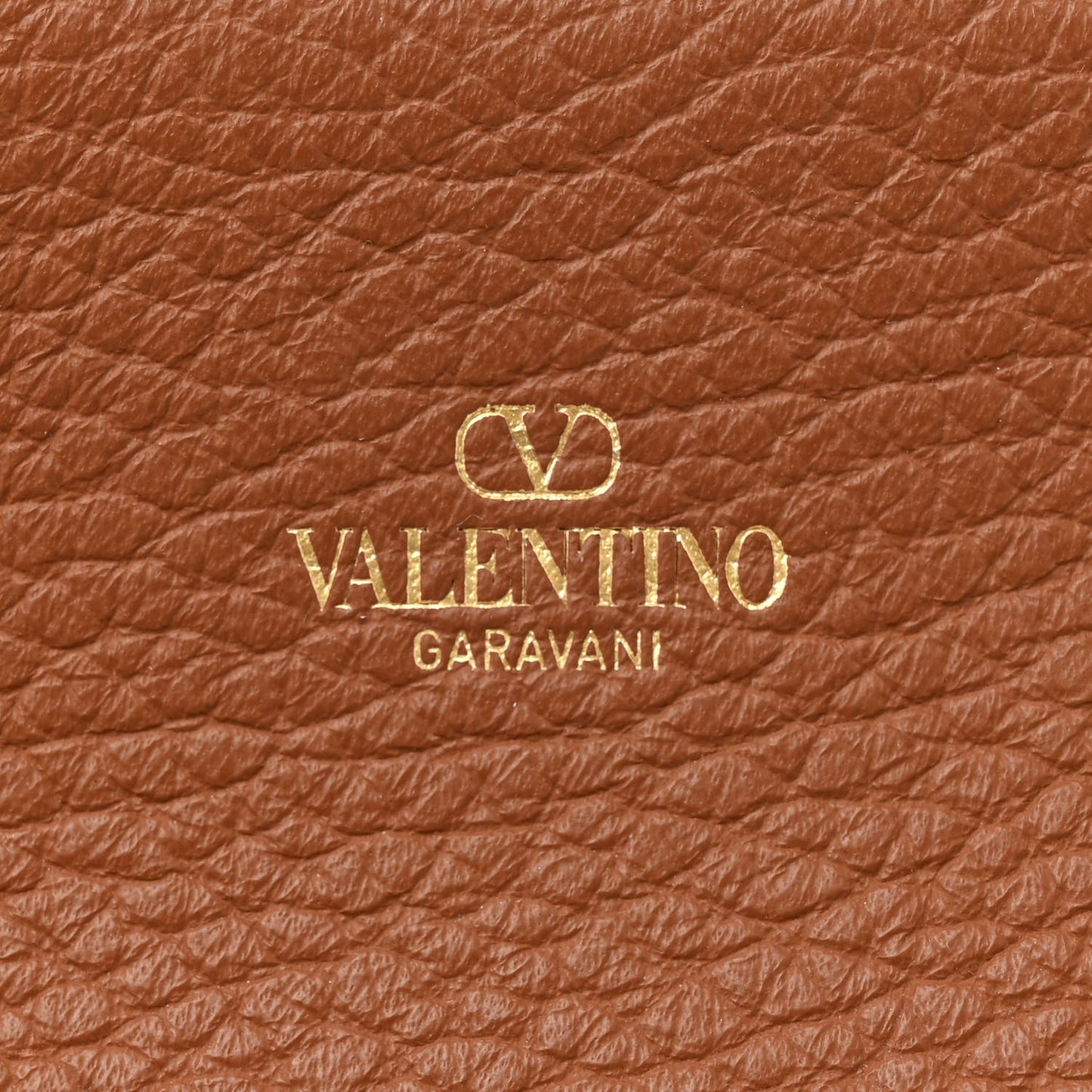 Raffia Grained Calfskin Medium Rockstud Vlogo Tote Naturale