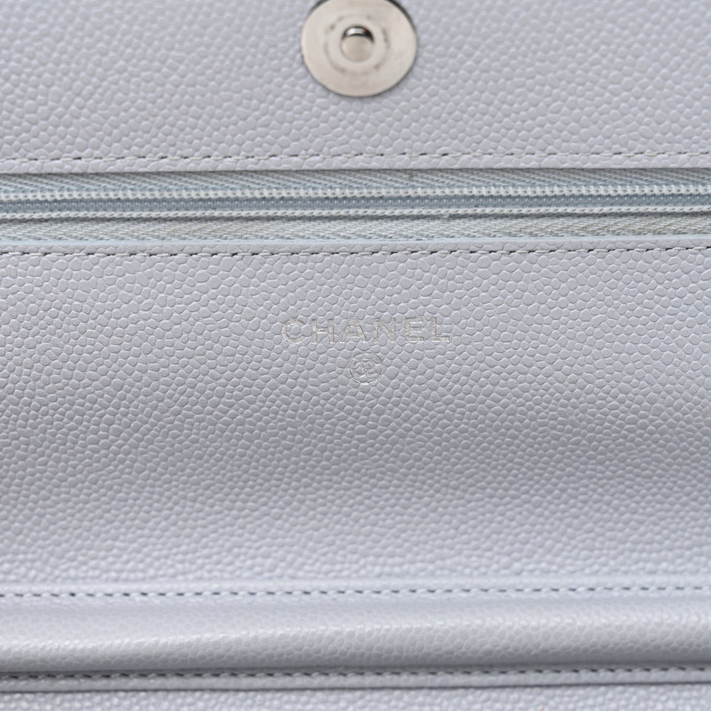 Caviar Quilted Wallet On Chain WOC Light Grey