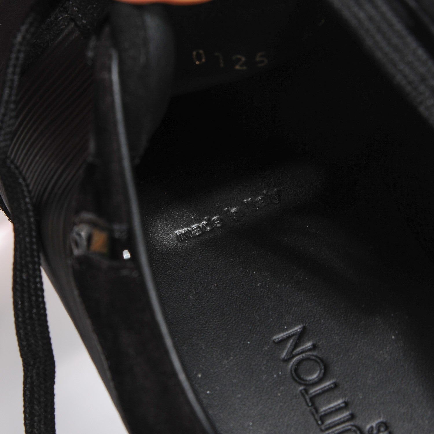 Louis Vuitton Epi Suede Run Away Sneakers 40 Black 7 of 8