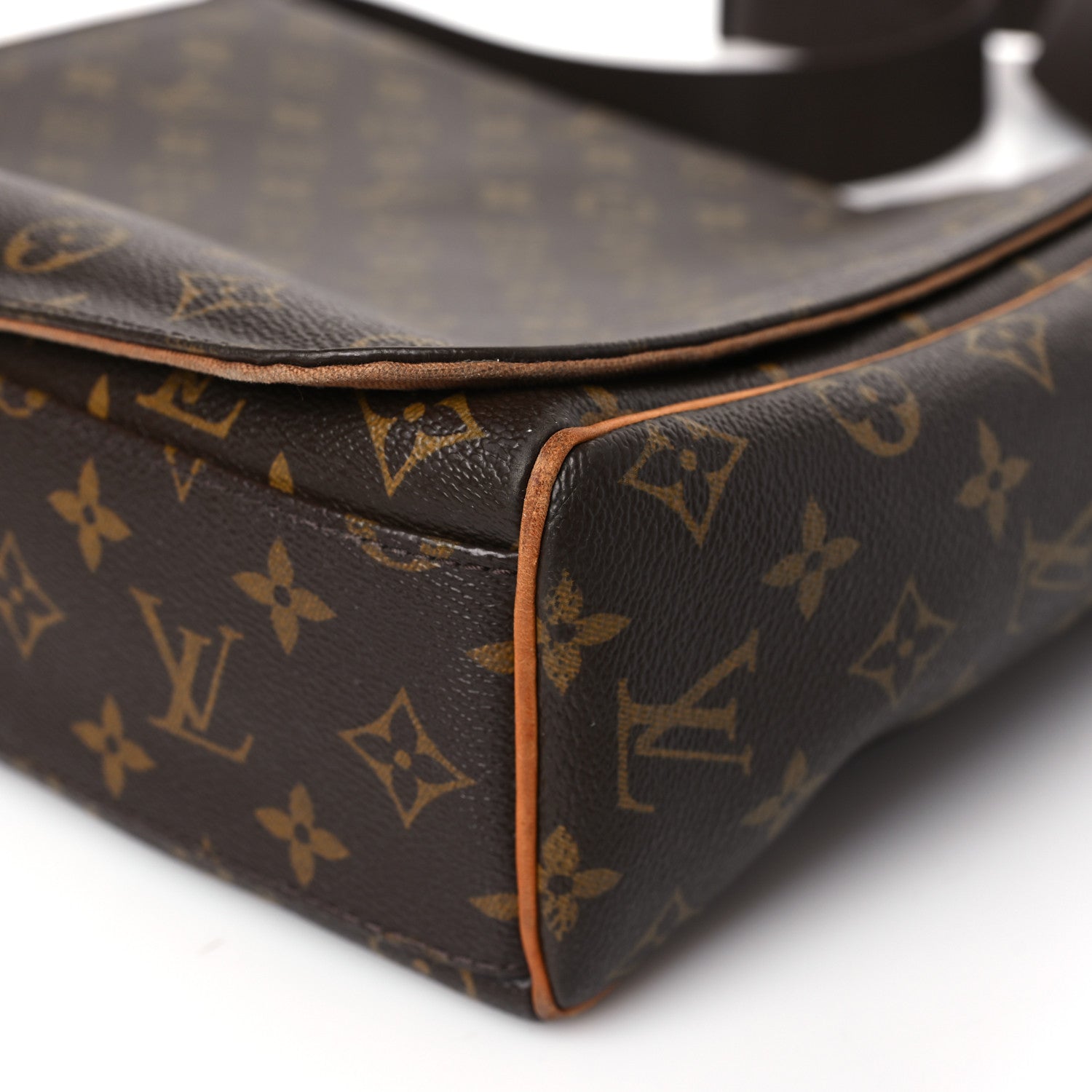 Louis Vuitton Monogram Bastille Messenger 8 of 8