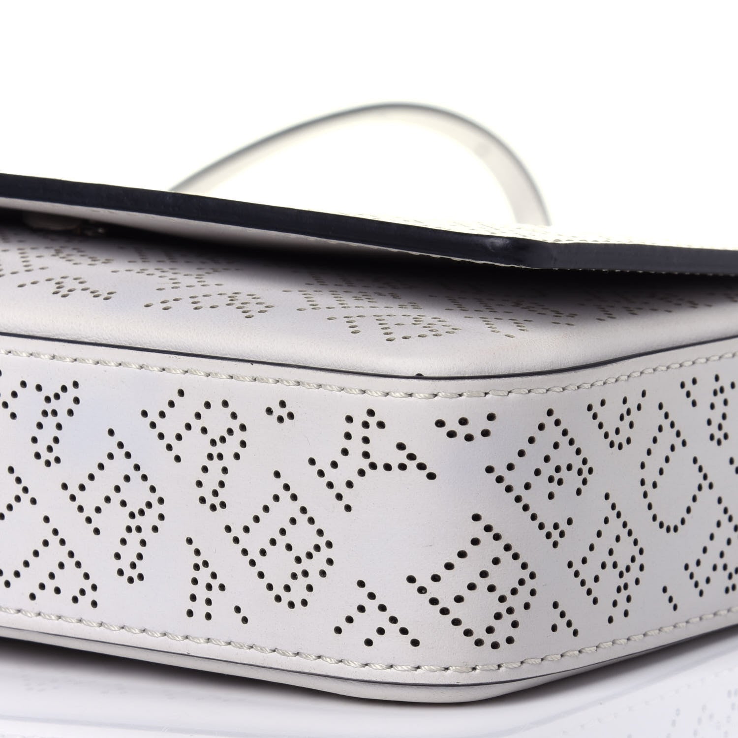 Burberry Calfskin Perforated Hampshire Crossbody Chalk White 9 of 10