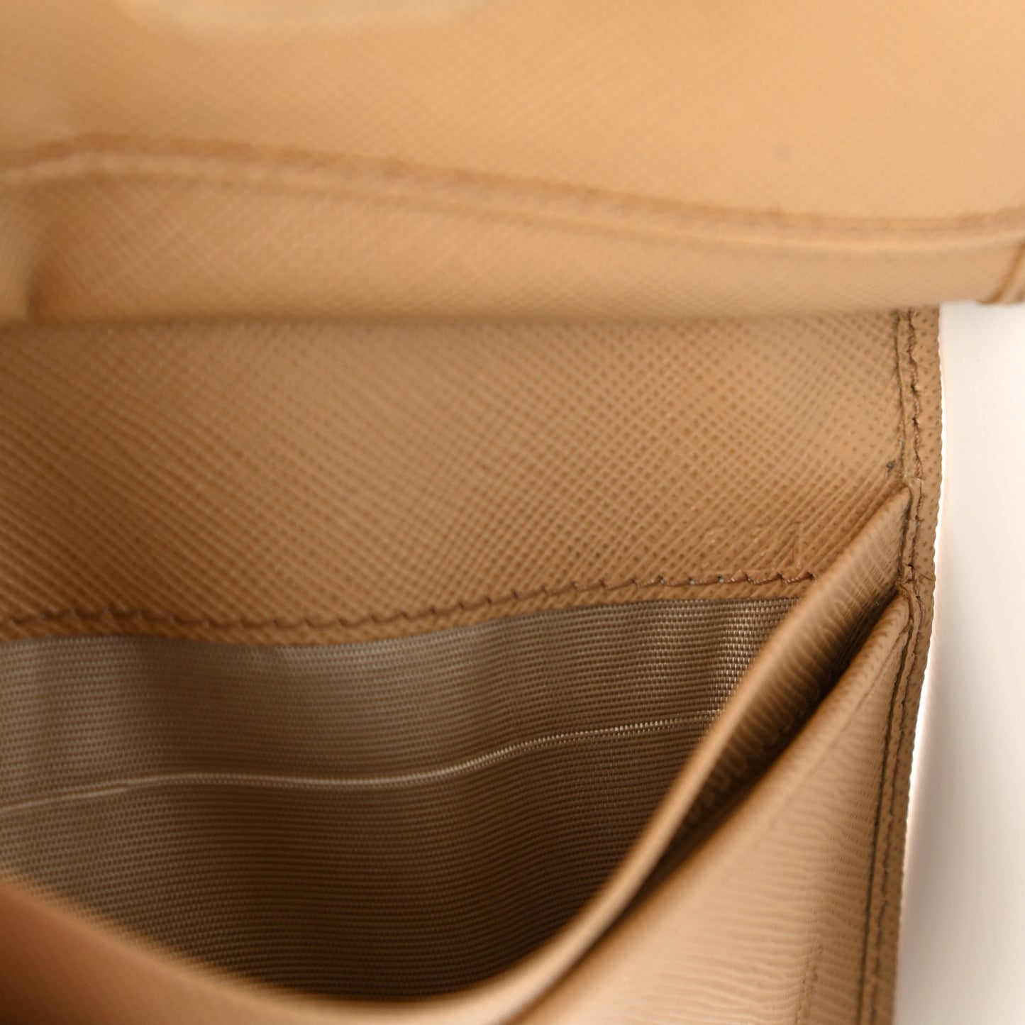 Saffiano Metal Compact Wallet Noisette