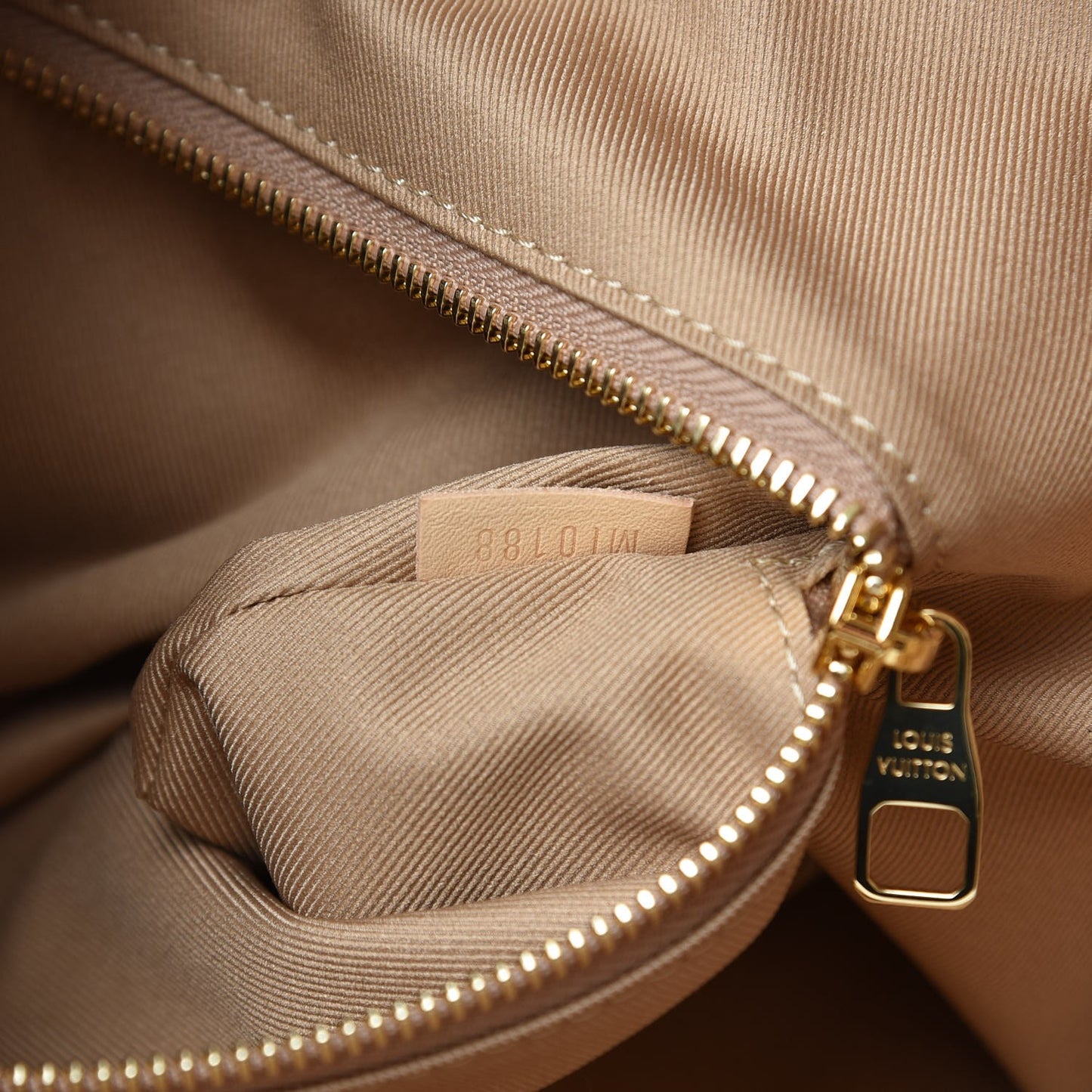 Damier Azur Graceful MM