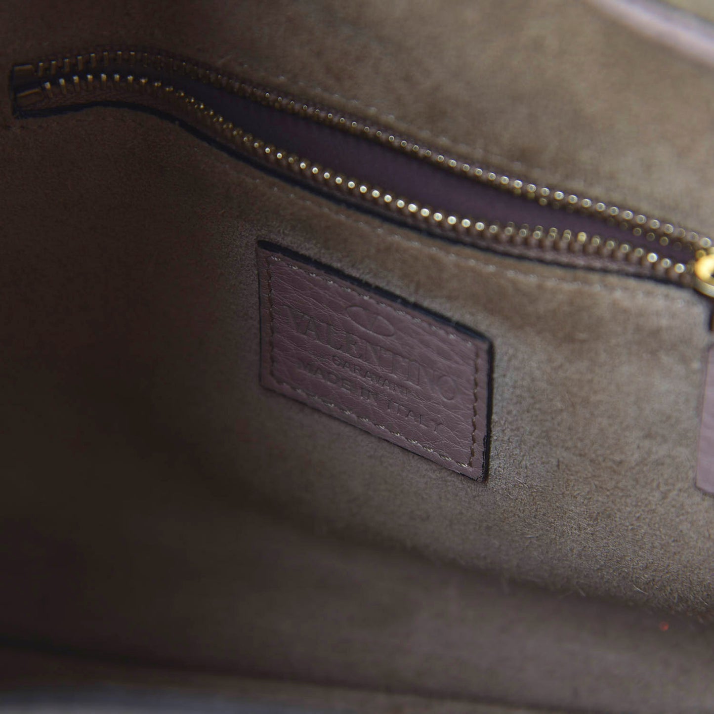 Grained Calfskin Rockstud Bucket Bag Poudre