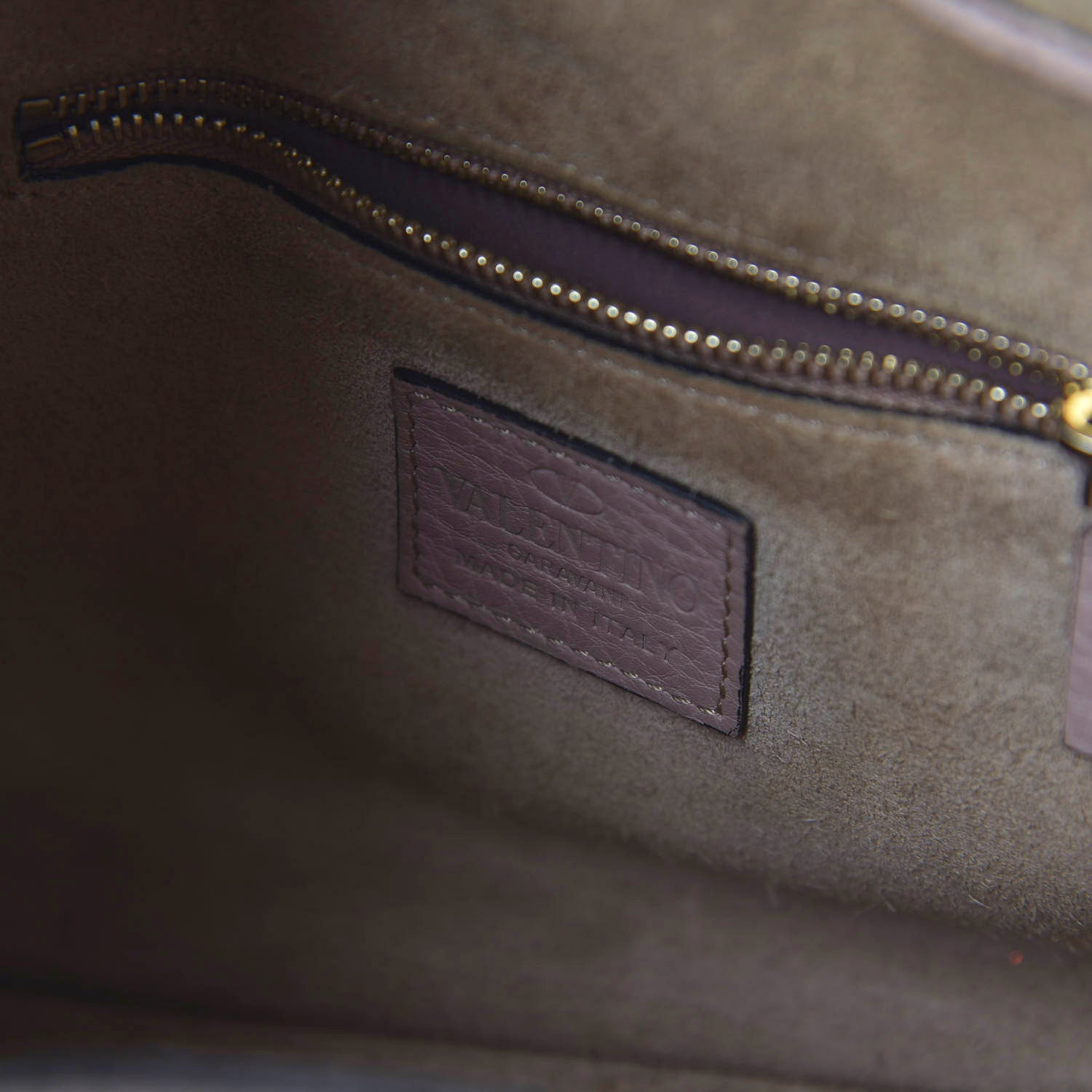 Valentino Garavani Grained Calfskin Rockstud Bucket Bag Poudre 8 of 10