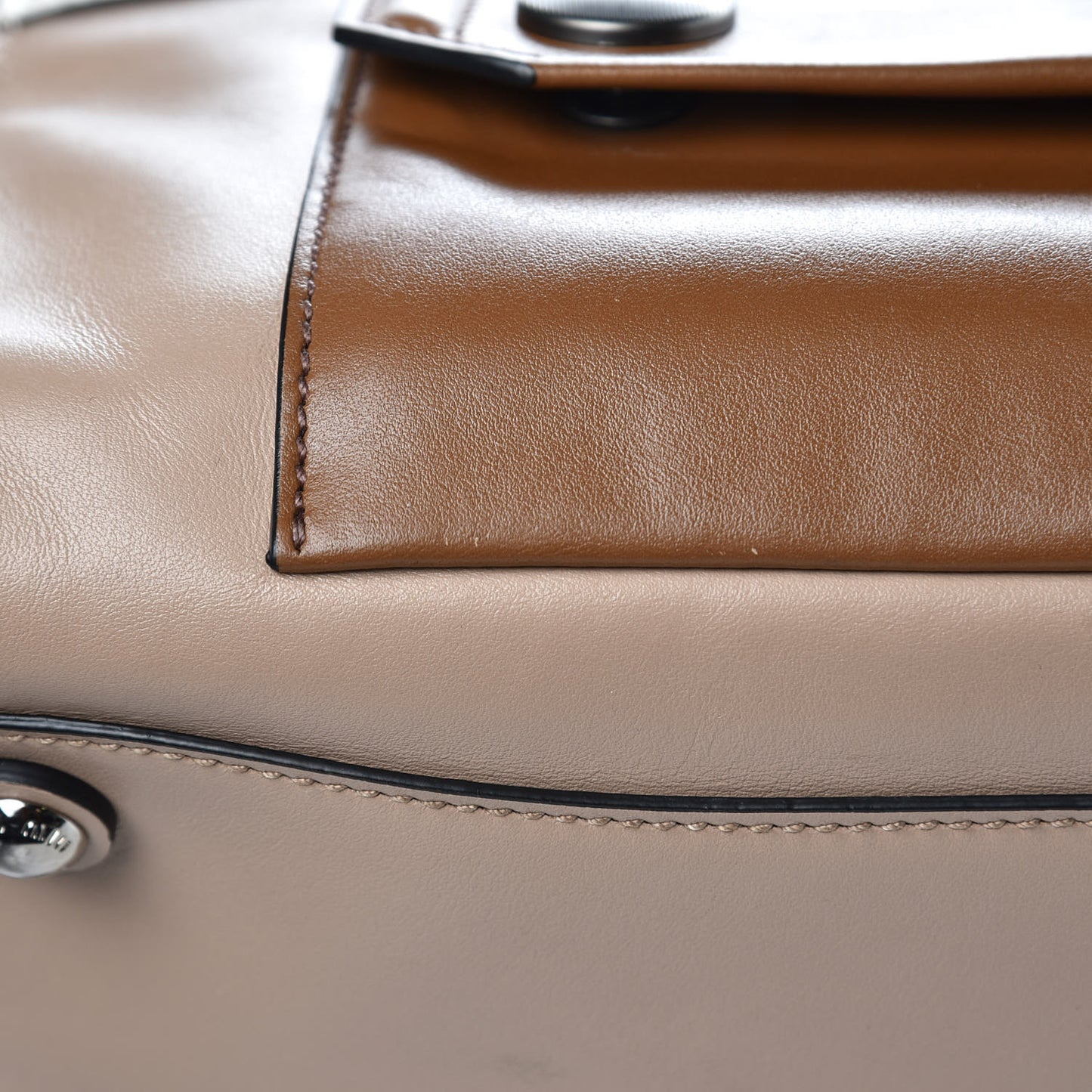 Soft Calf Colorblock Twin Pocket Tote Cammeo Cannella