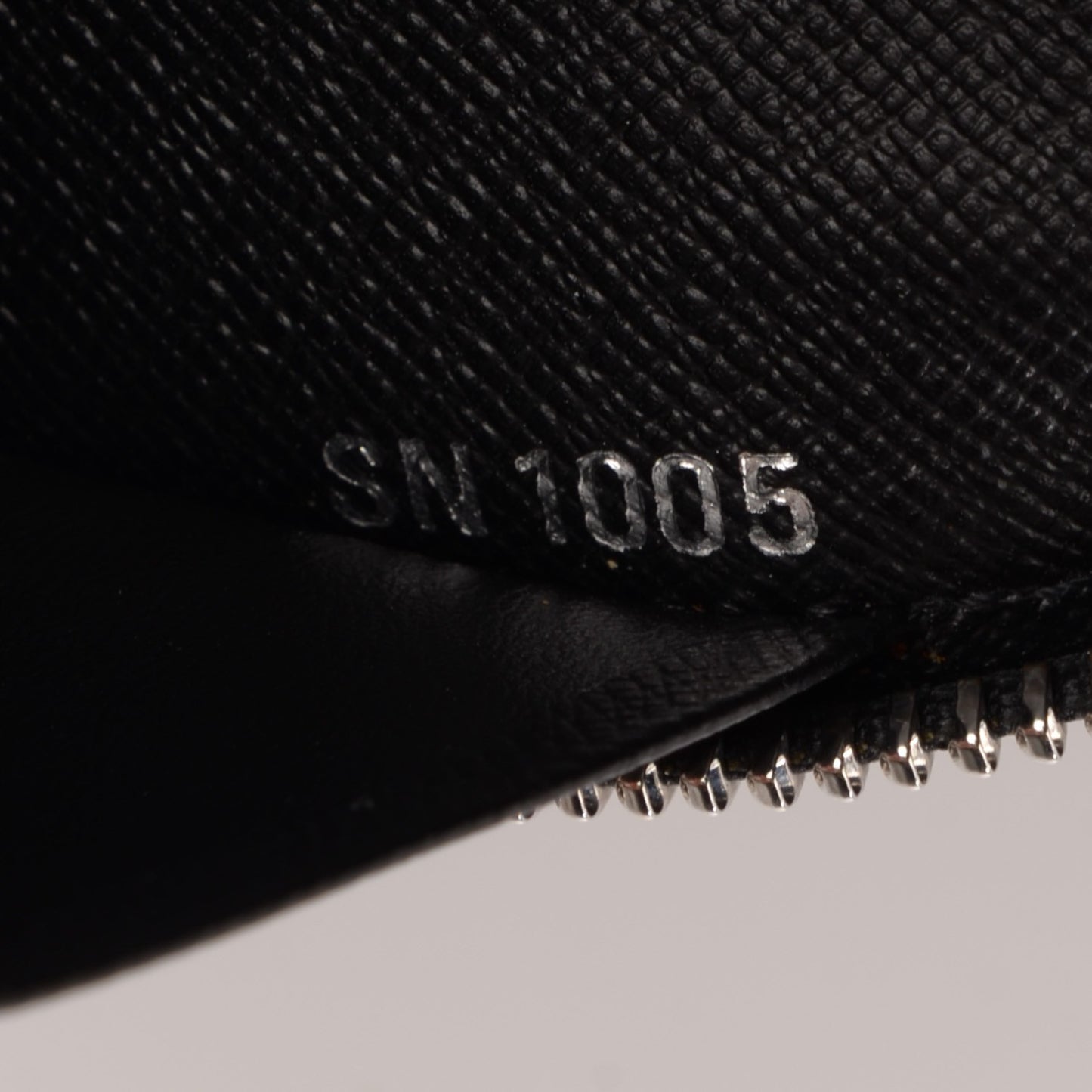 Epi Zippy Organizer Wallet Black