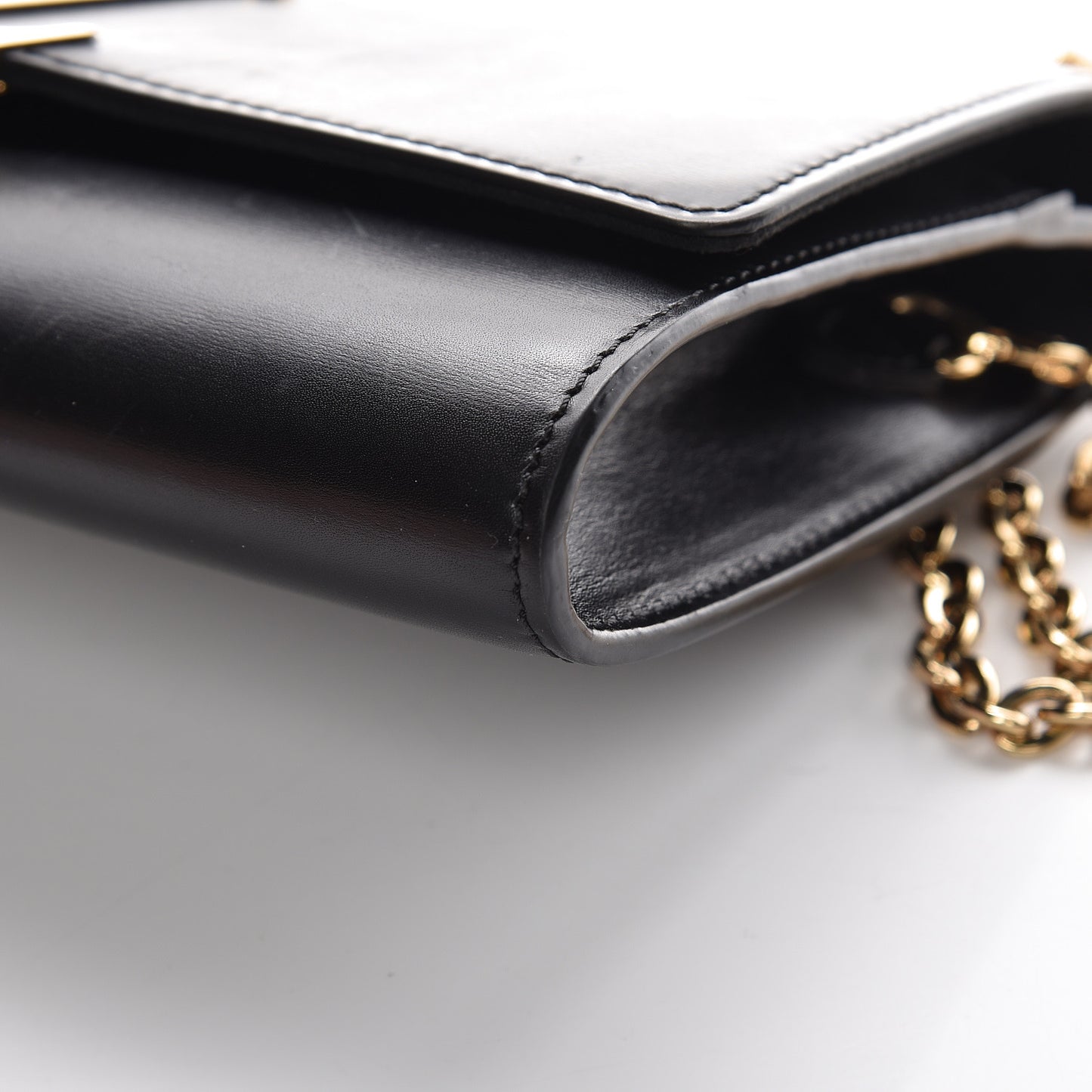 Calfskin Chain Louise GM Black