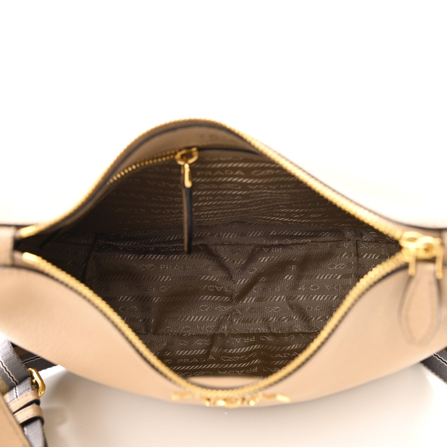 Vitello Phenix Zippered Messenger Hobo Cammeo