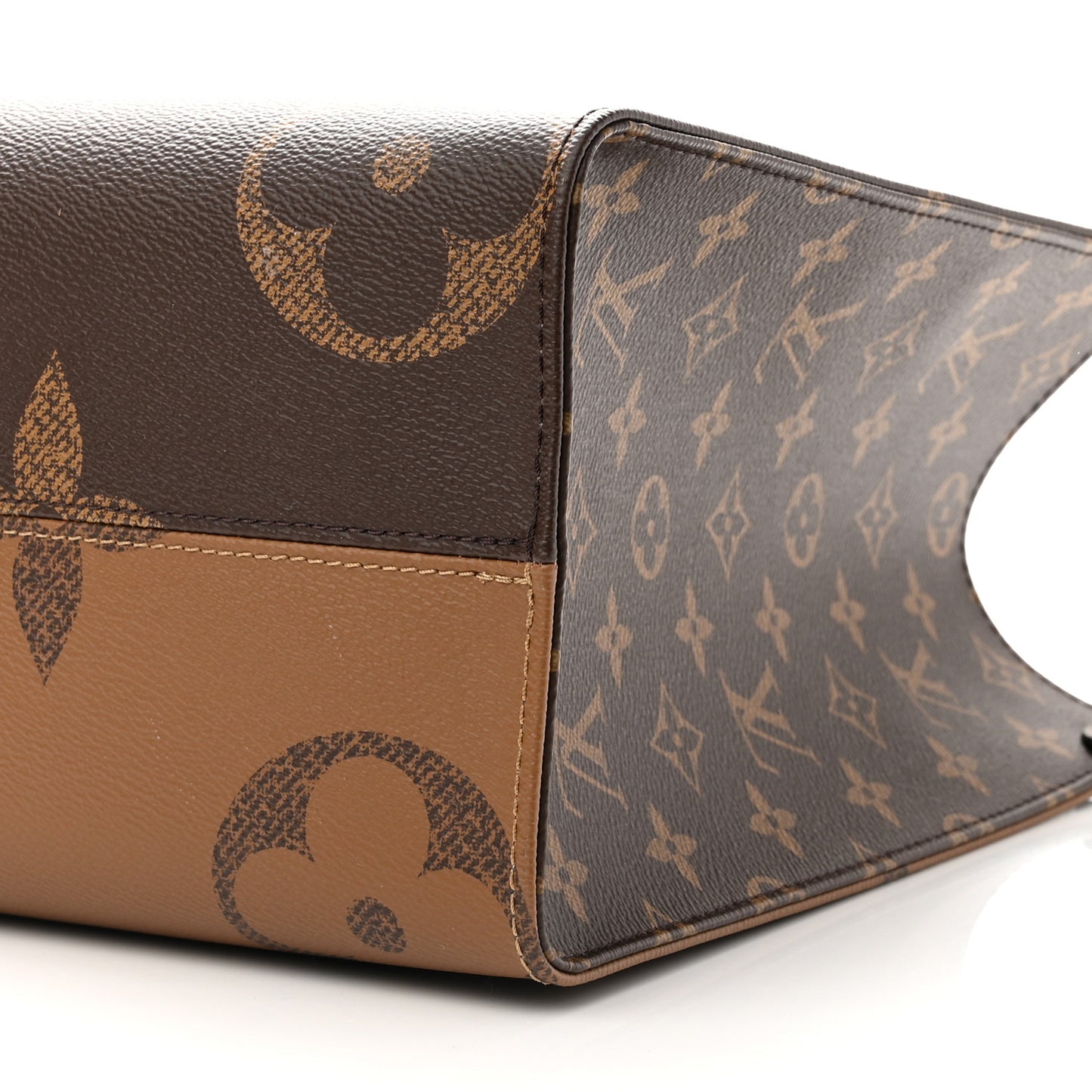 Reverse Monogram Giant Onthego MM