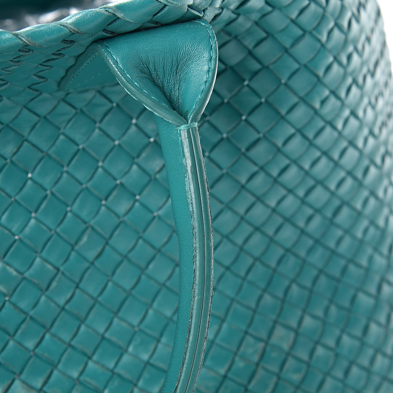 Bottega Veneta Nappa Intrecciato Medium Cabat Lagoon 19 of 28
