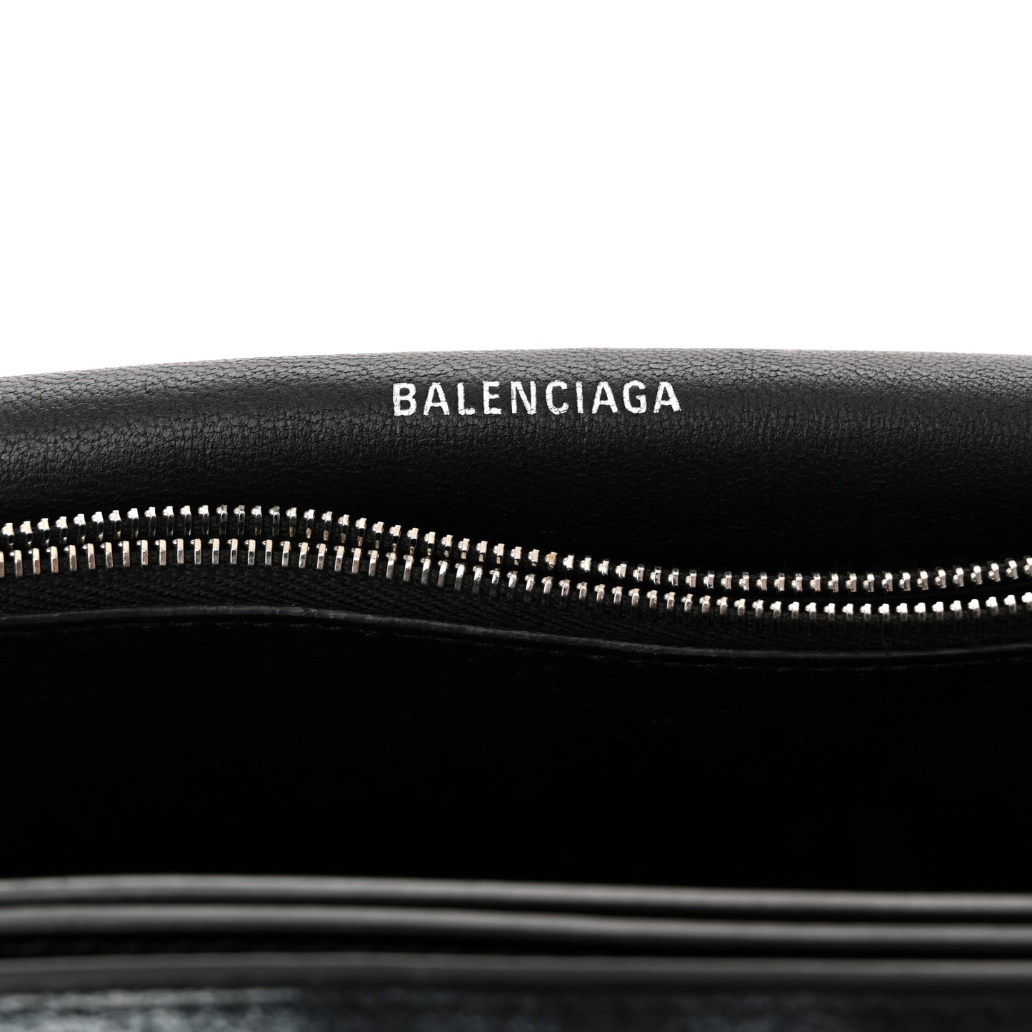 Agneau Arena Graffiti Medium Crush Chain Bag Black White