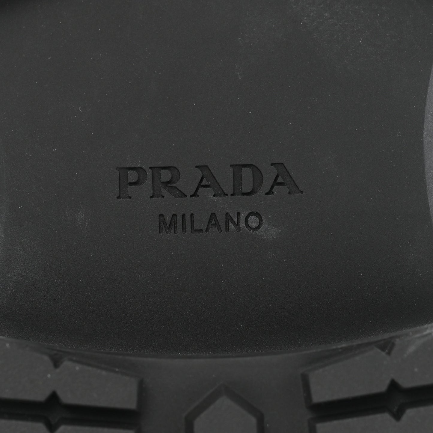 Spazzolato Metal Triangle Logo Mens 35mm Loafers 8 Black