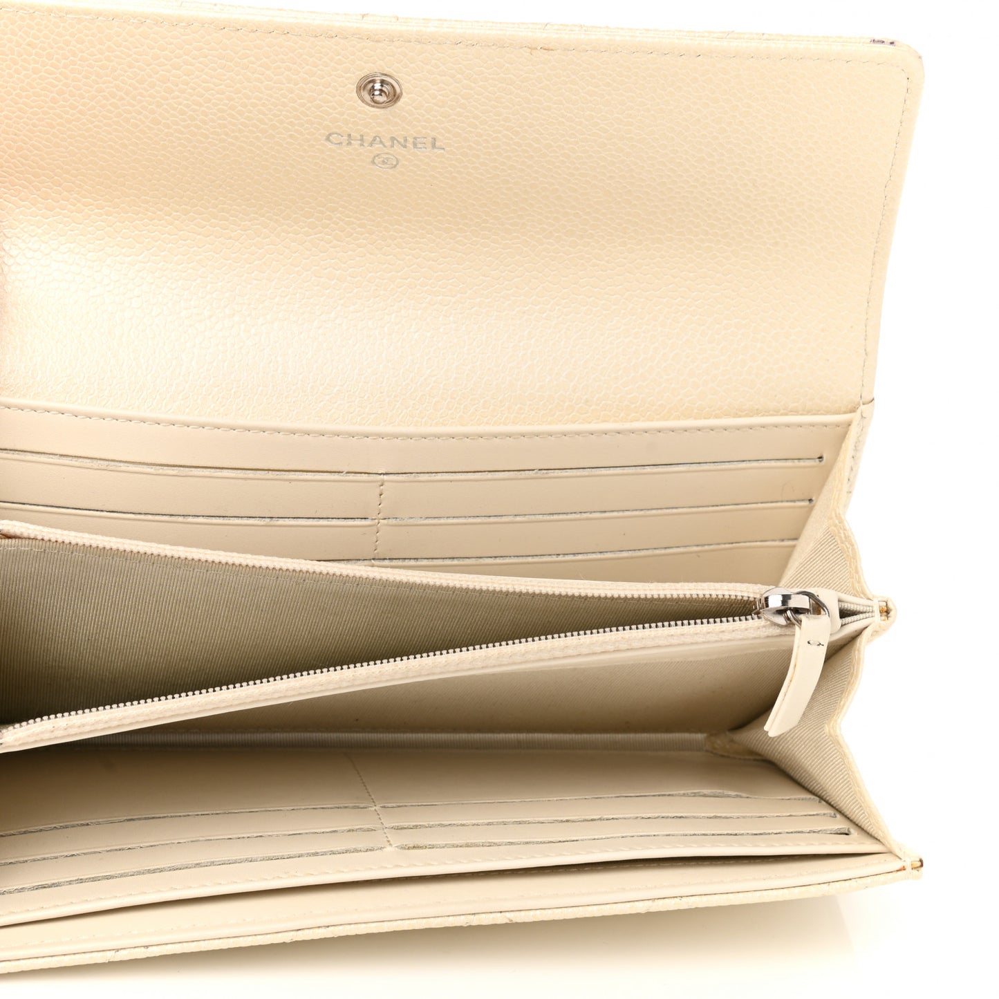 Pearly Caviar Quilted Large Gusset Flap Wallet Ivory